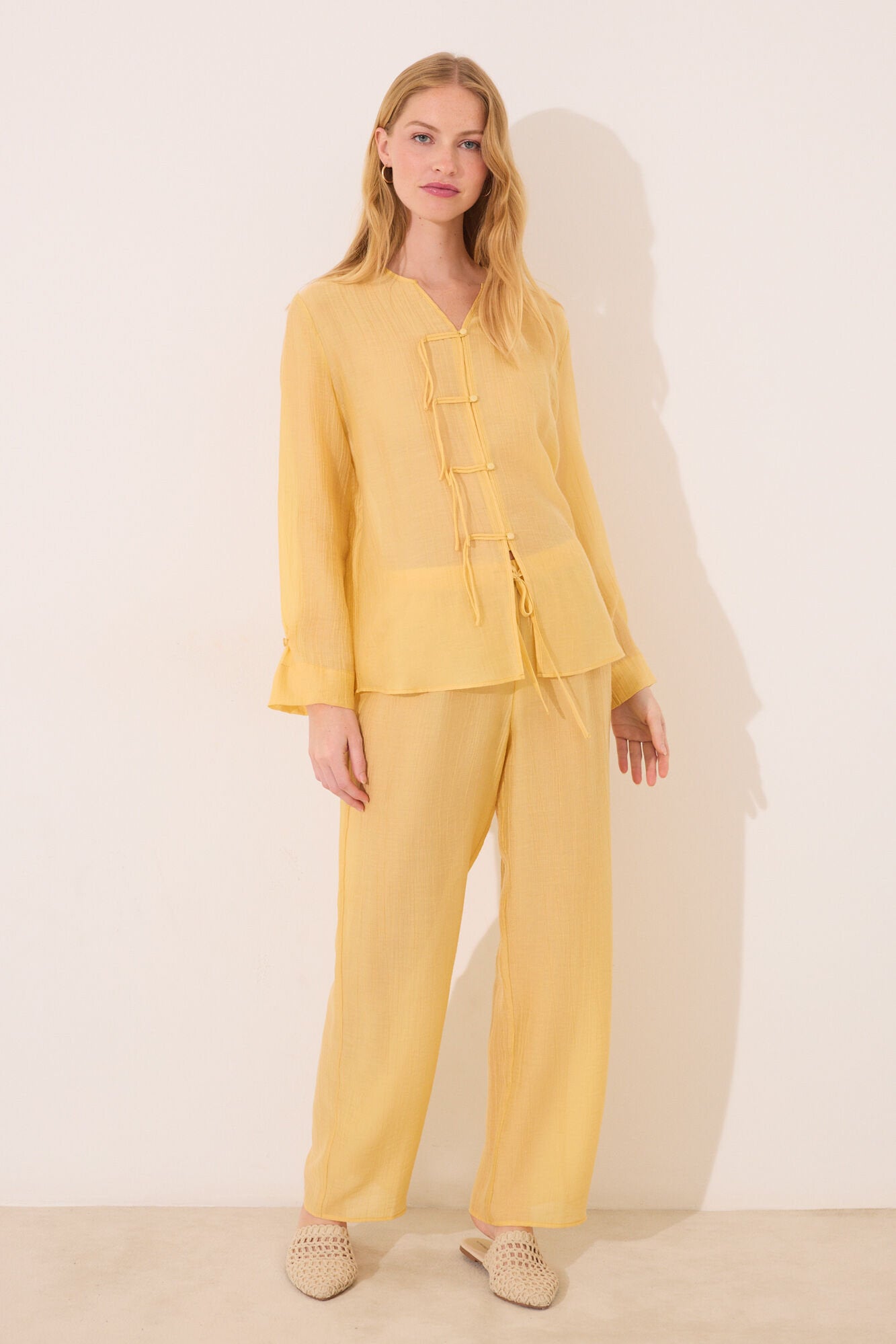 Women Secret_Long Yellow Satin Classic Pyjamas_2549786_04_02