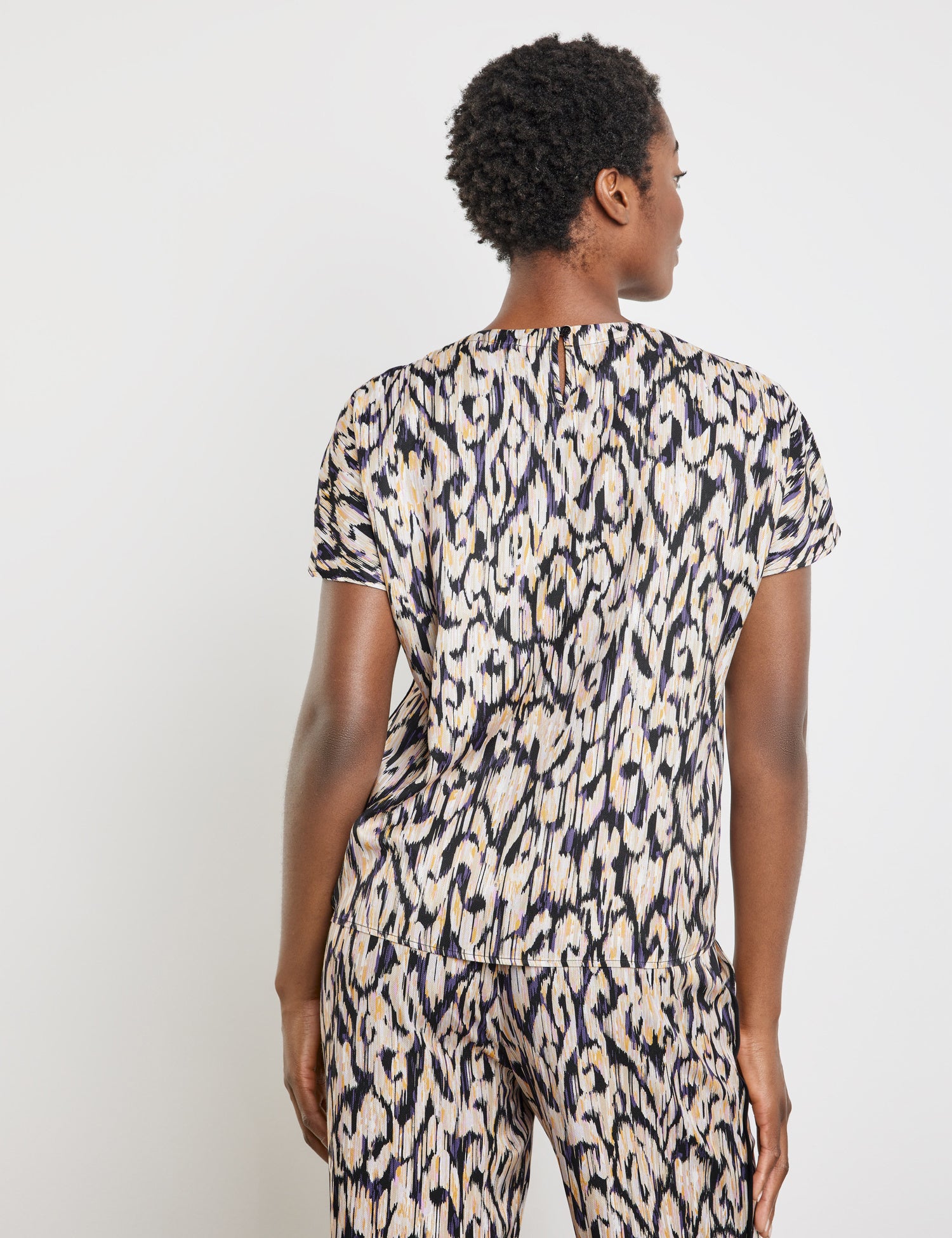 Patterned Blouse With A Gathered Hem