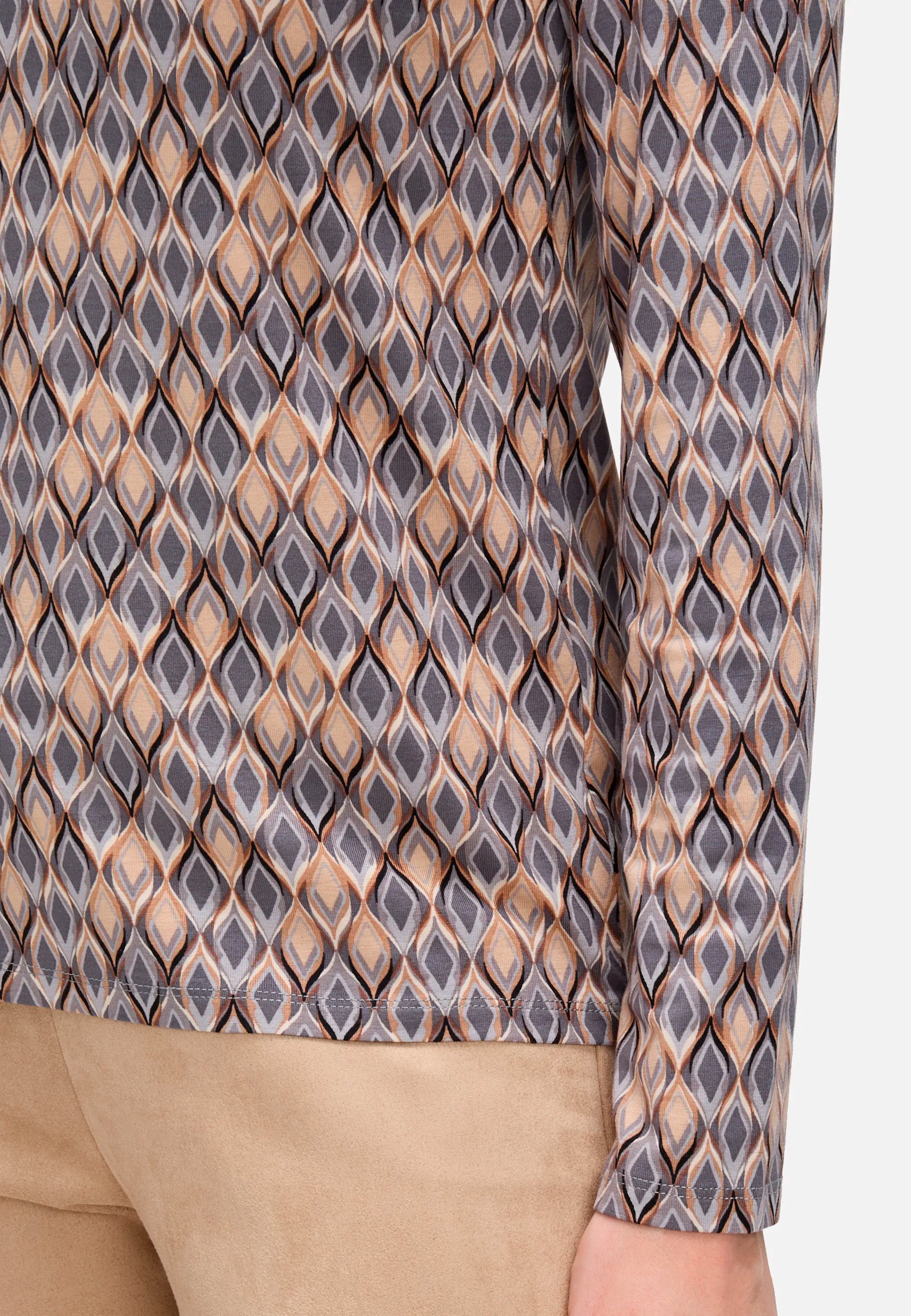 Betty Barclay_Grey/Beige_Turtleneck Shirt with Stand-Up Collar_2613-1483_9876_07