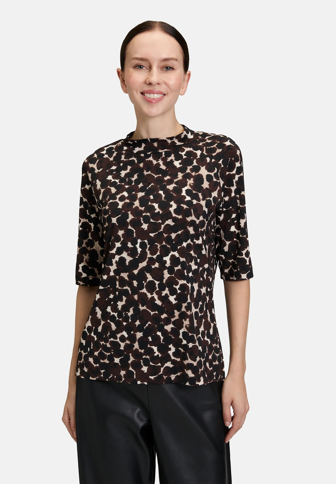Betty Barclay_Brown/Beige_Print Shirt with Stand-Up Collar_2632-1617_7871_01