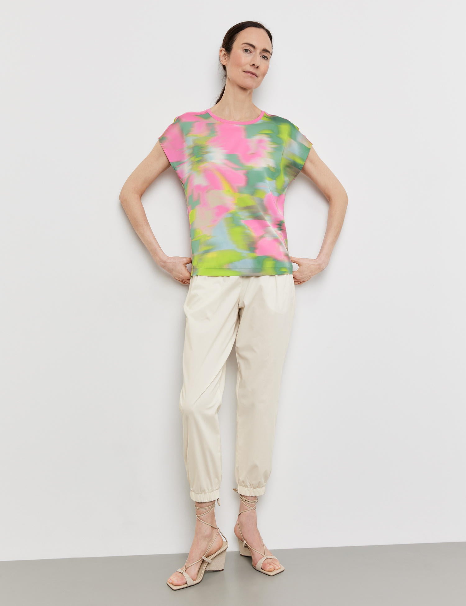 Short Sleeve Top With Fabric Panelling_270037-44002_3058_04