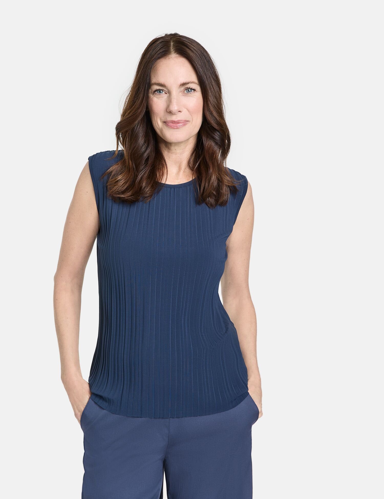 Sleeveless Pleated Blouse With Stretch For Comfort_270145-44084_80936_01