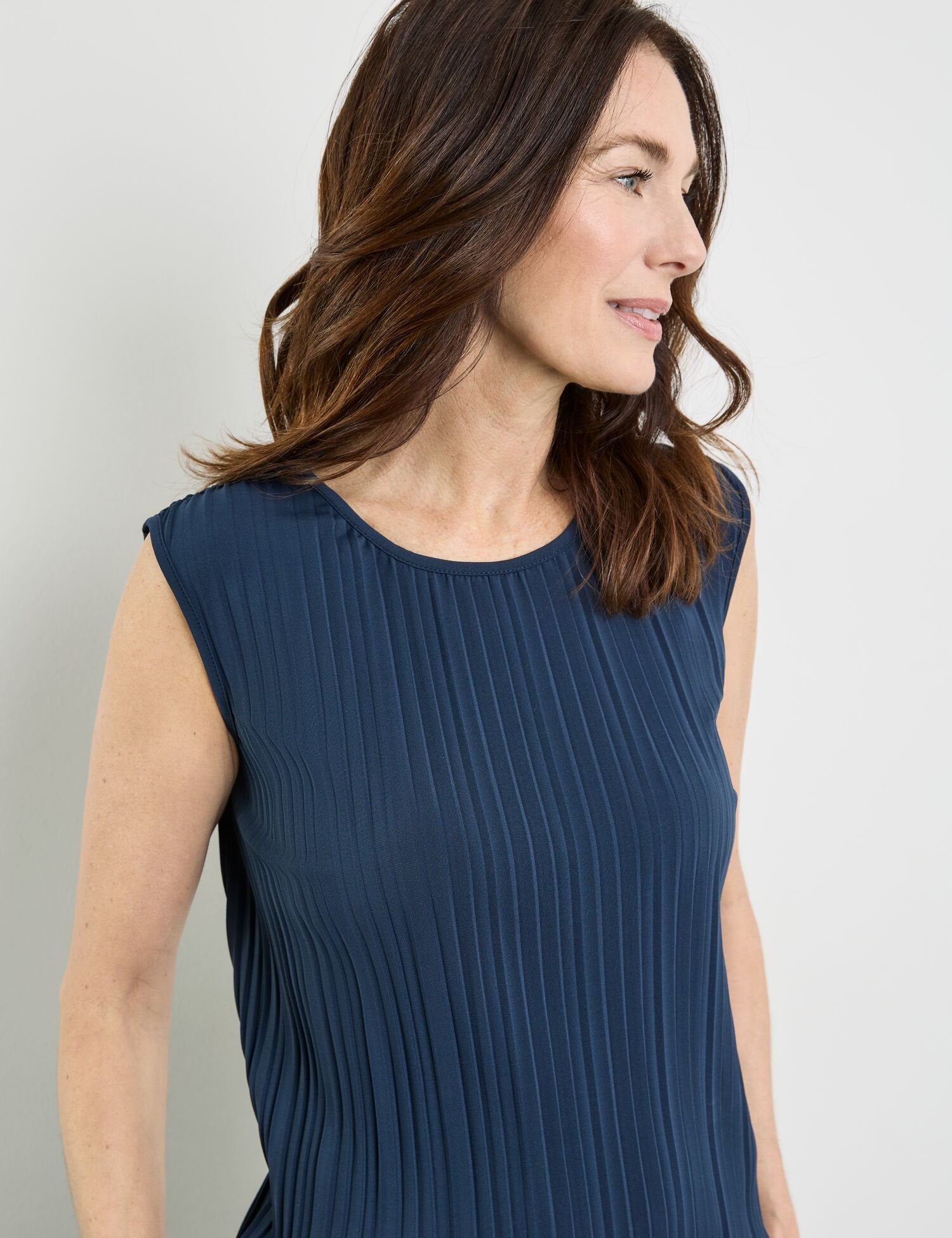 Sleeveless Pleated Blouse With Stretch For Comfort_270145-44084_80936_02