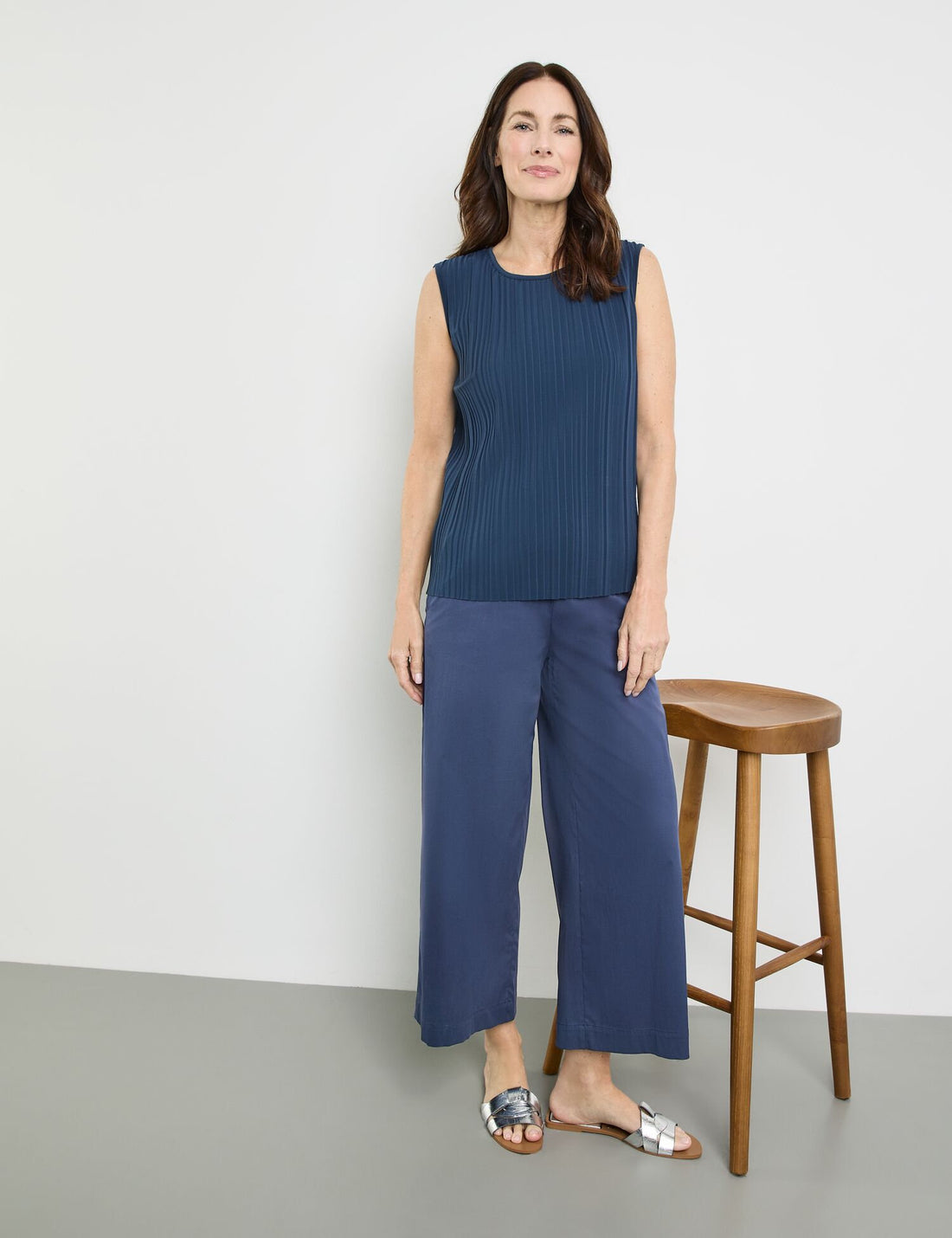 Sleeveless Pleated Blouse With Stretch For Comfort_270145-44084_80936_05