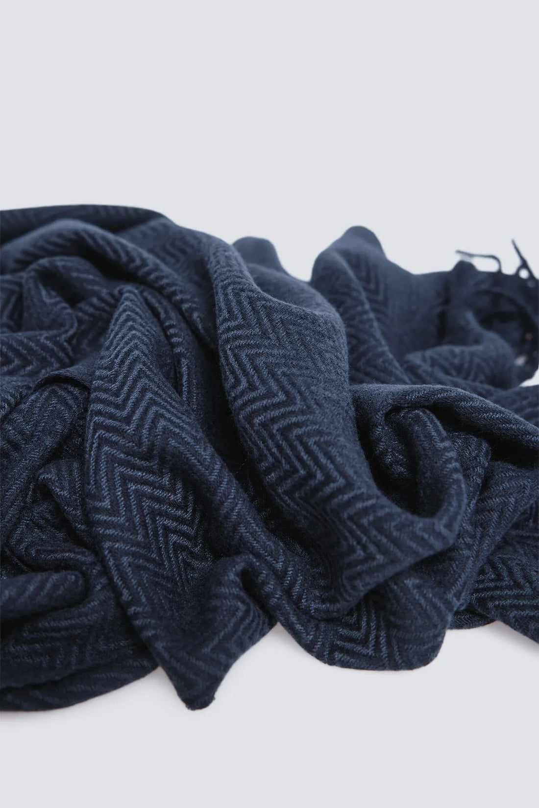 Springfield_Navy_Grey Herringbone Scarf_2842387_10_02