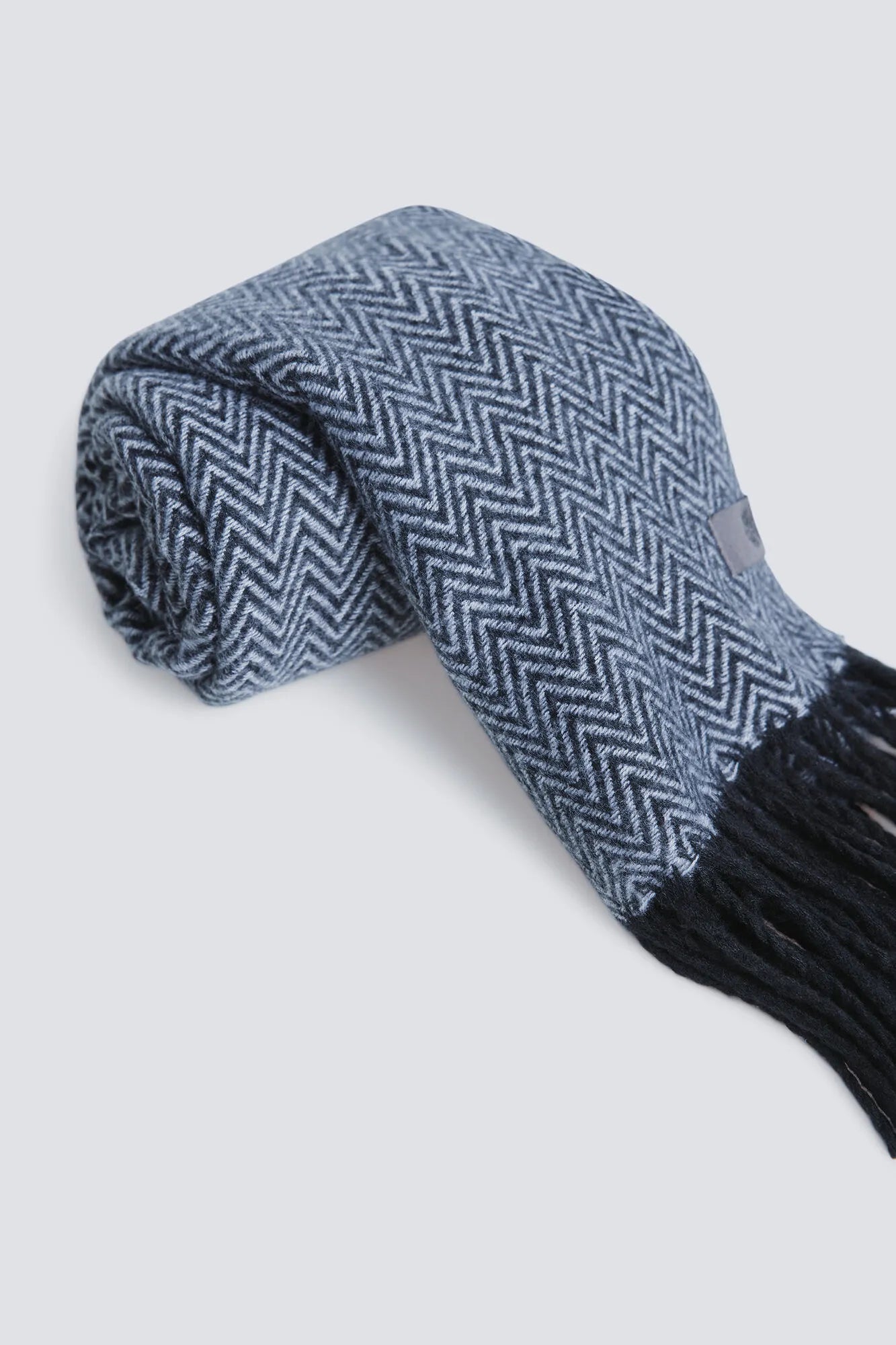 Springfield_Dark Grey_Grey Herringbone Scarf_2842387_43_02