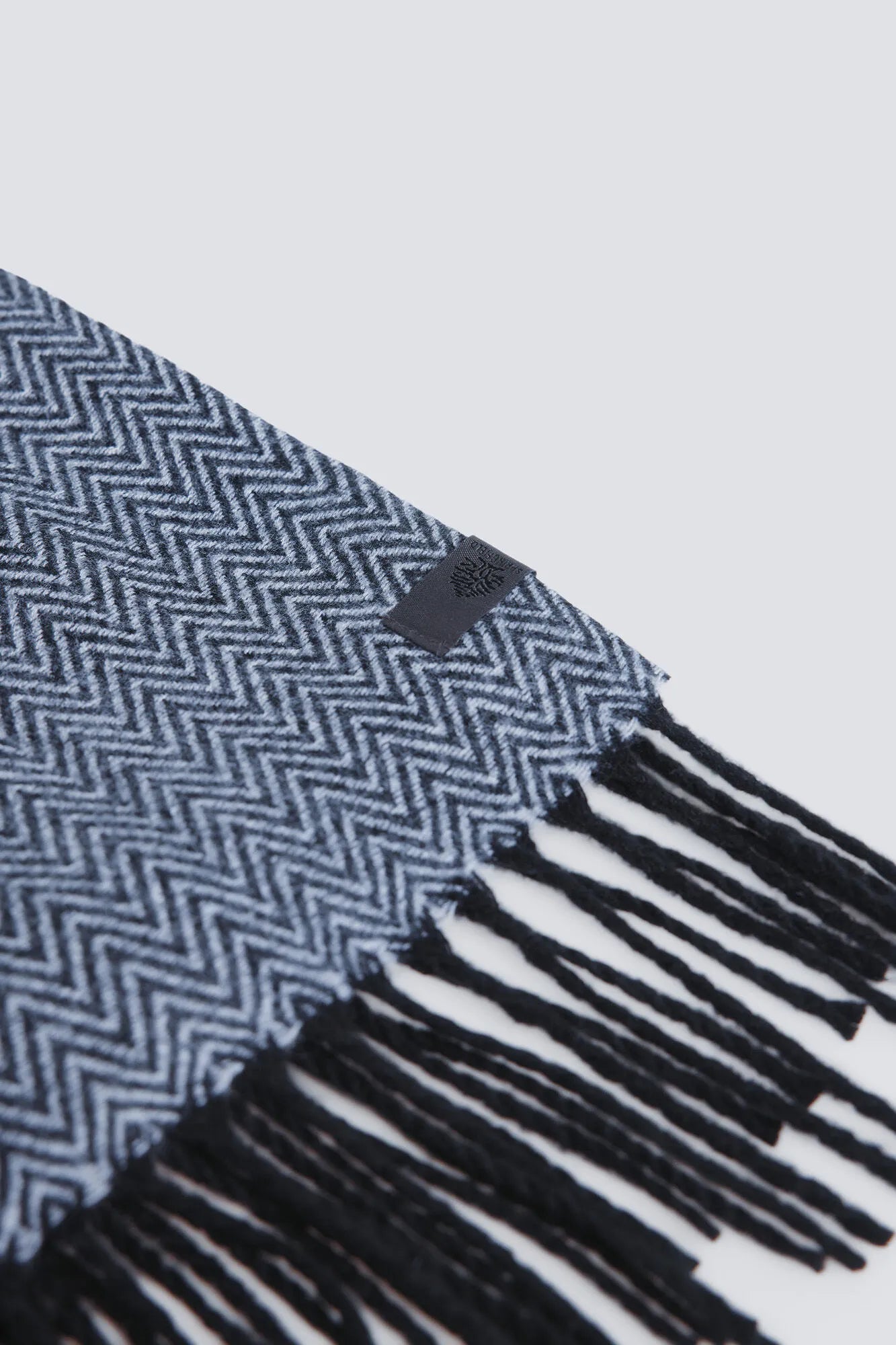 Springfield_Dark Grey_Grey Herringbone Scarf_2842387_43_03