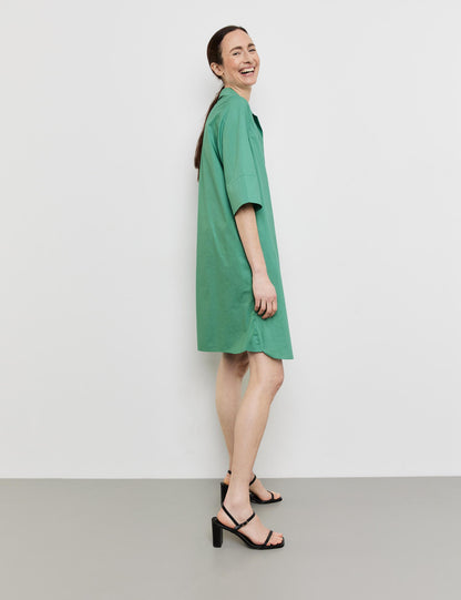Casual Linen Dress With An Inverted Pleat_285045-66449_50946_05