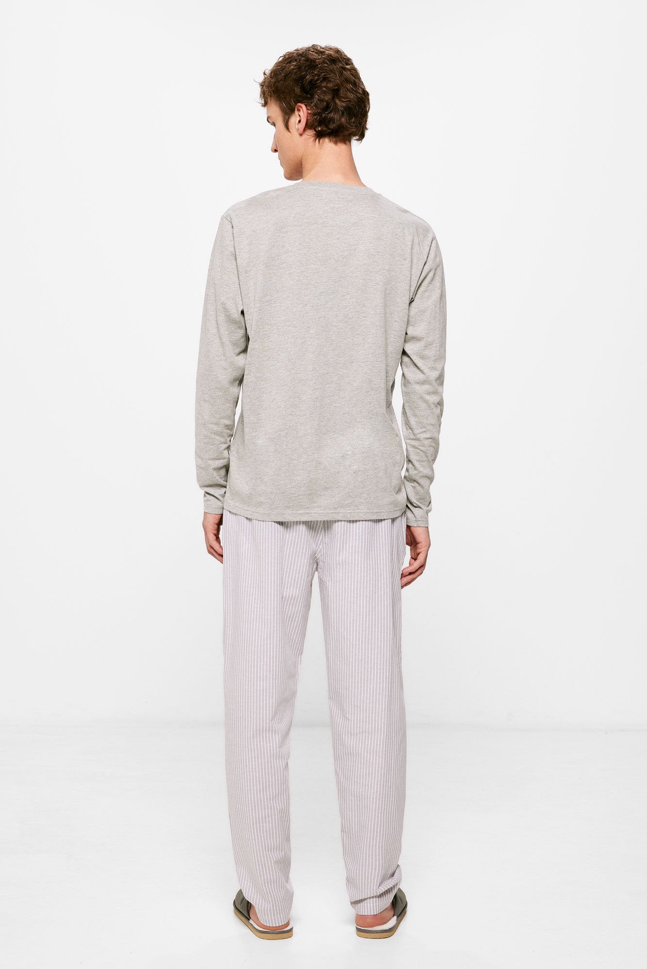 Grey Pajama Set_2927551_44_03