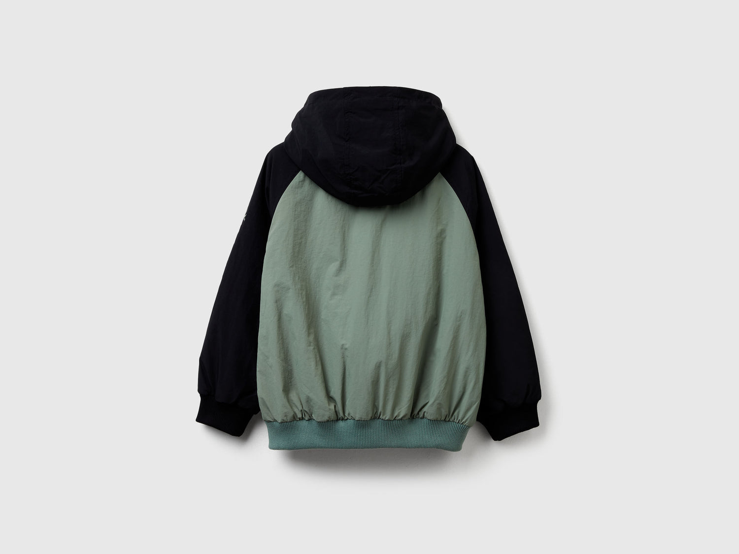 Benetton_Multi-color_Nylon Jacket with Hood_2IGGCN06J_901_02