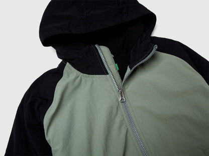 Benetton_Multi-color_Nylon Jacket with Hood_2IGGCN06J_901_03