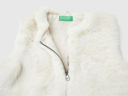 Faux Fur Vest_2Q6TCJ00W_0R2_03