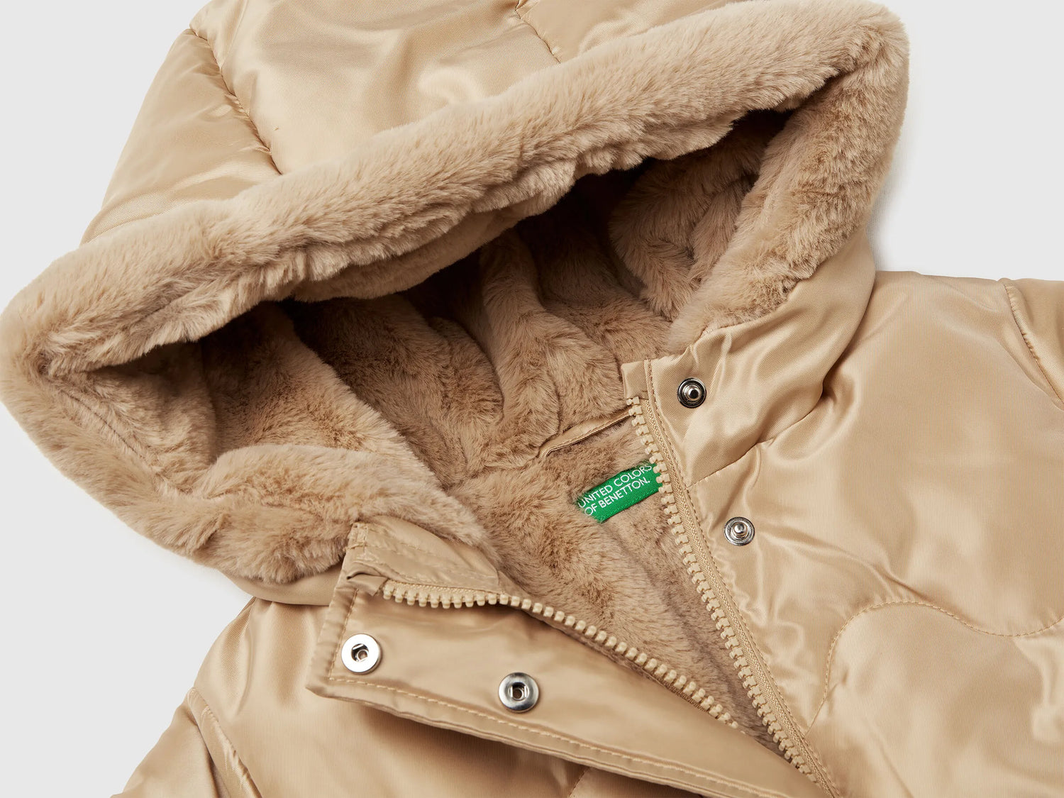 Benetton_Beige_Shiny Nylon Jacket_2SVKGN045_1K3_03