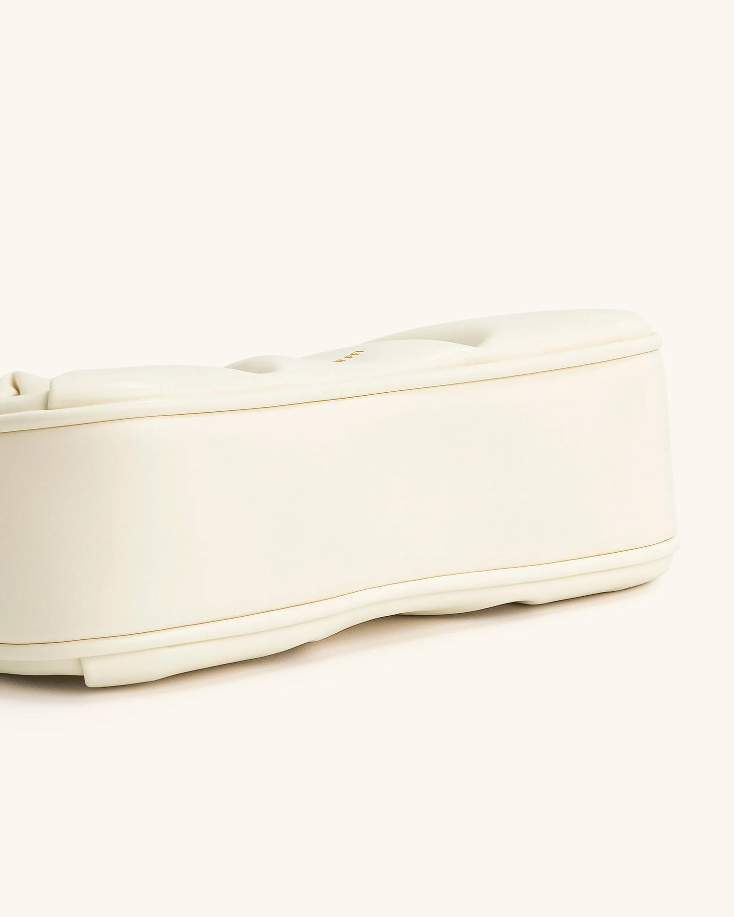 JW PEI_White_Gabbi Ruched Hobo HandBags_2T03-34_White_04