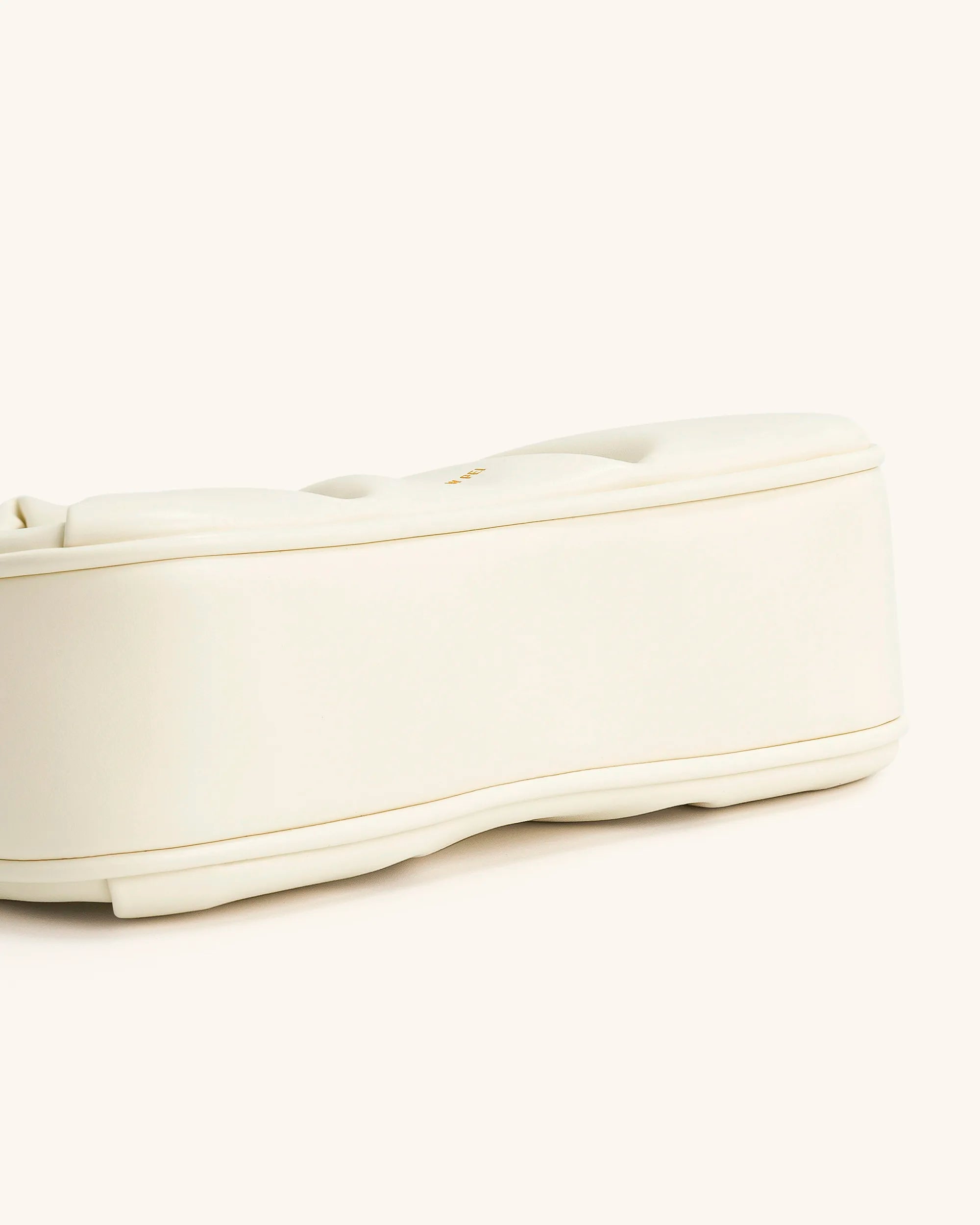 JW PEI_White_Gabbi Ruched Hobo HandBags_2T03-34_White_04