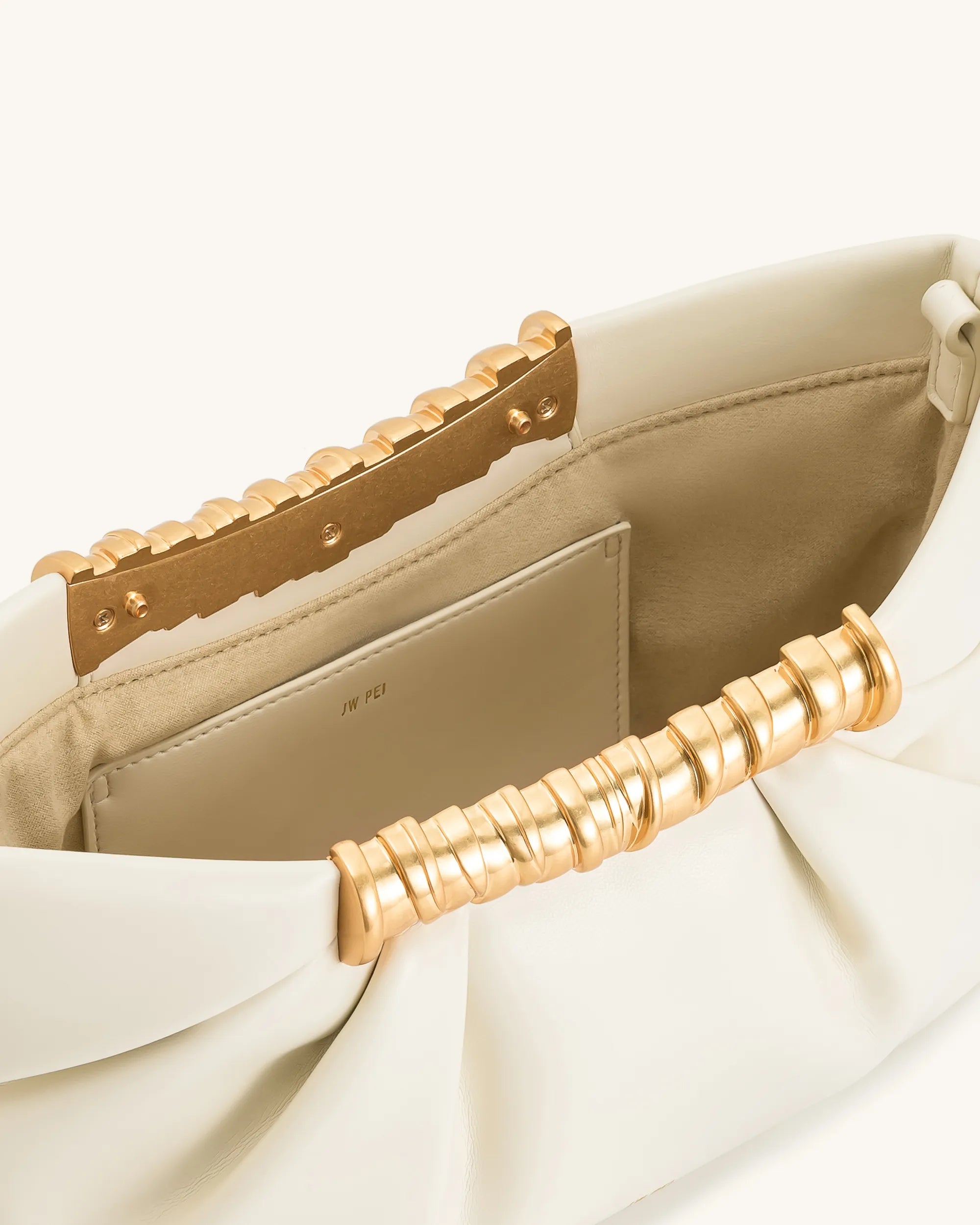 JW PEI_White_Leia Pleated Clutch_2T195-2_White_04