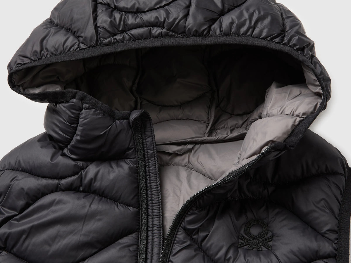Benetton Black Boys Padded Sleeveless Jacket with Hood SKU: 2TWDCJ01B_100 Image 03