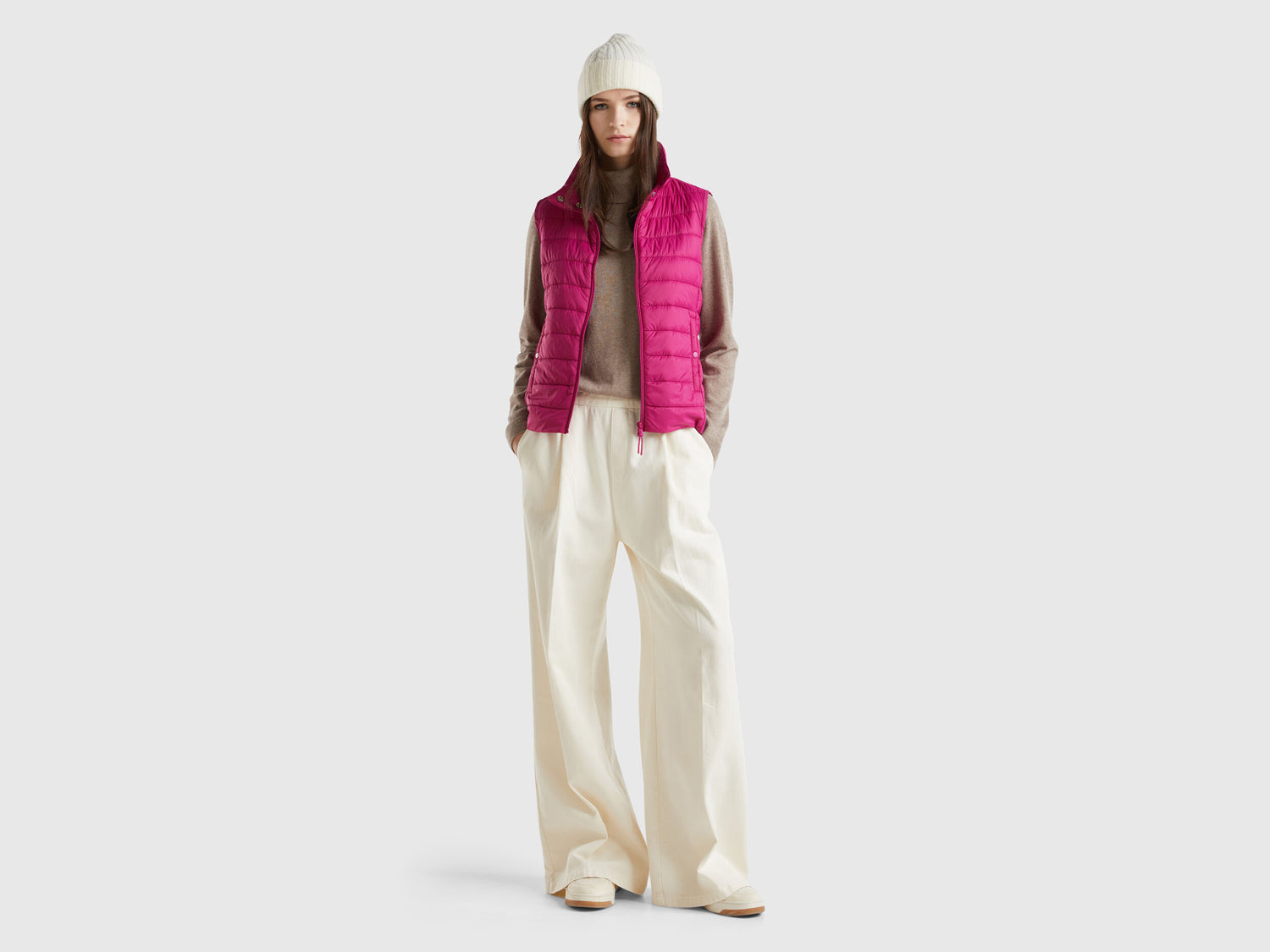 Sleeveless Puffer Jacket with Recycled Wadding_2TWDDJ003_097_03