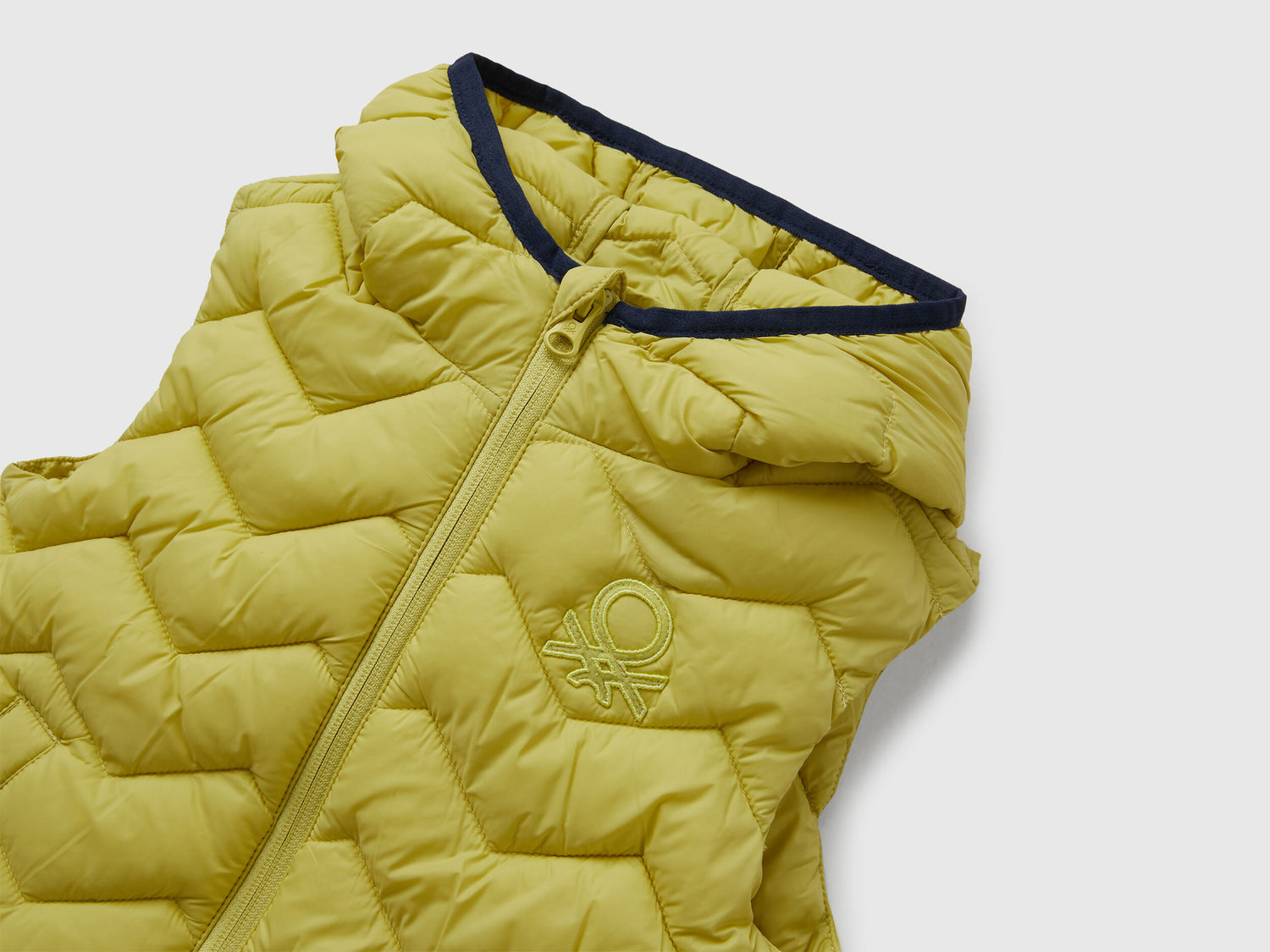 Benetton_Yellow_Padded Vest with Hood_2TWDGJ00G_0Y6_03