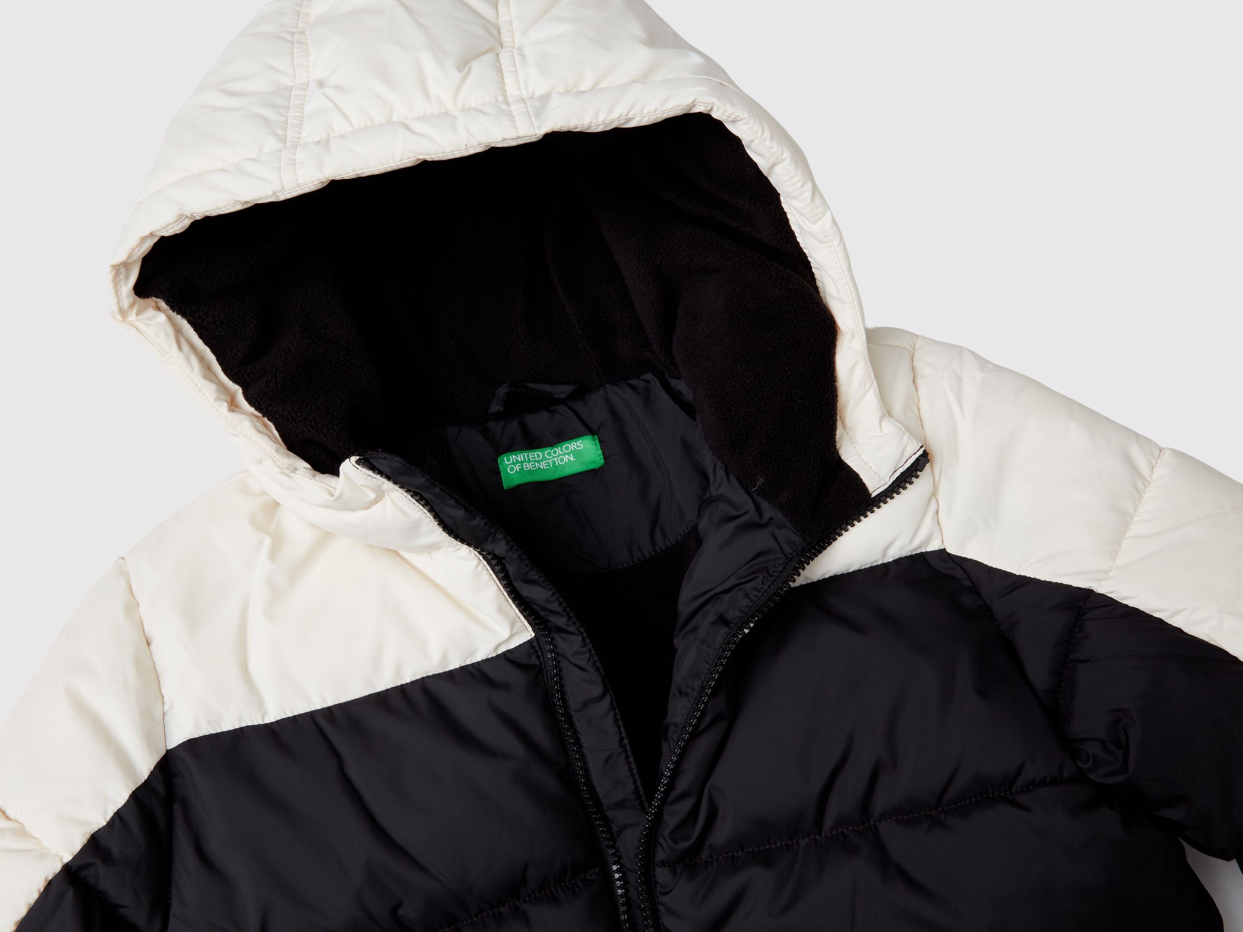 Padded Jacket With Hood_2WU0CN05H_100_03