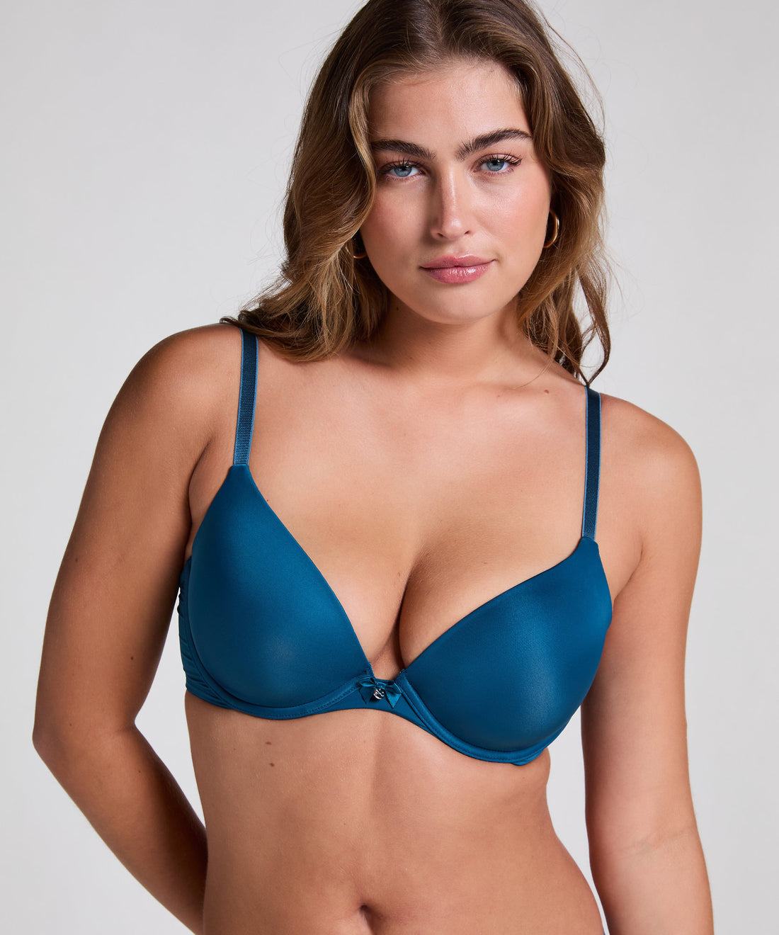 Hunkemoller_Plunge Padded Underwired Bra - Blue in Different Cup Sizes_300047_Legion Blue_01
