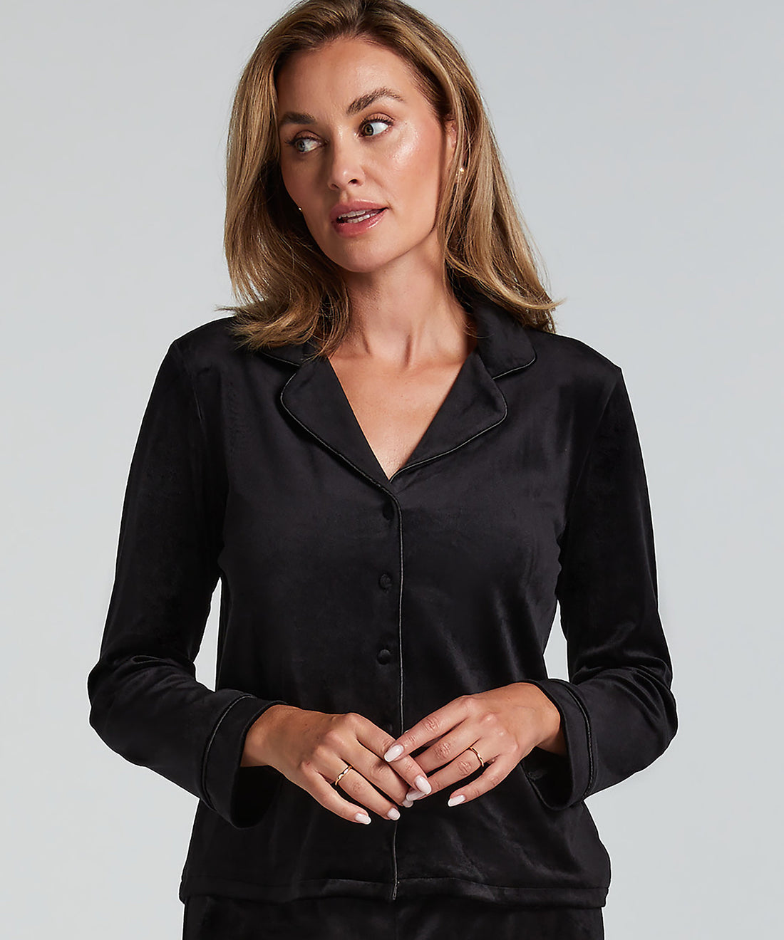Hunkemoller_Velours Long-Sleeved Jacket - Black_300585_Black_01
