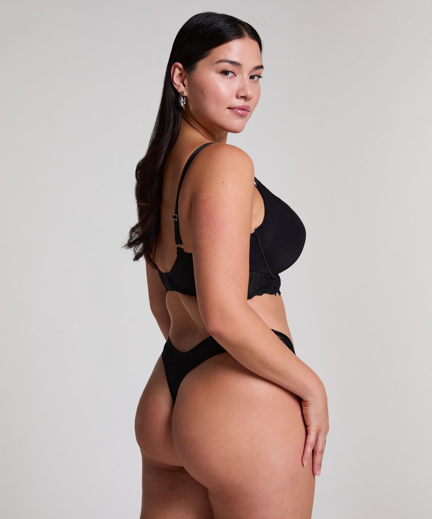 Hunkemoller_Jemima Padded Underwired Longline Push-Up Bra in Different Cup Sizes_301075_Caviar_06