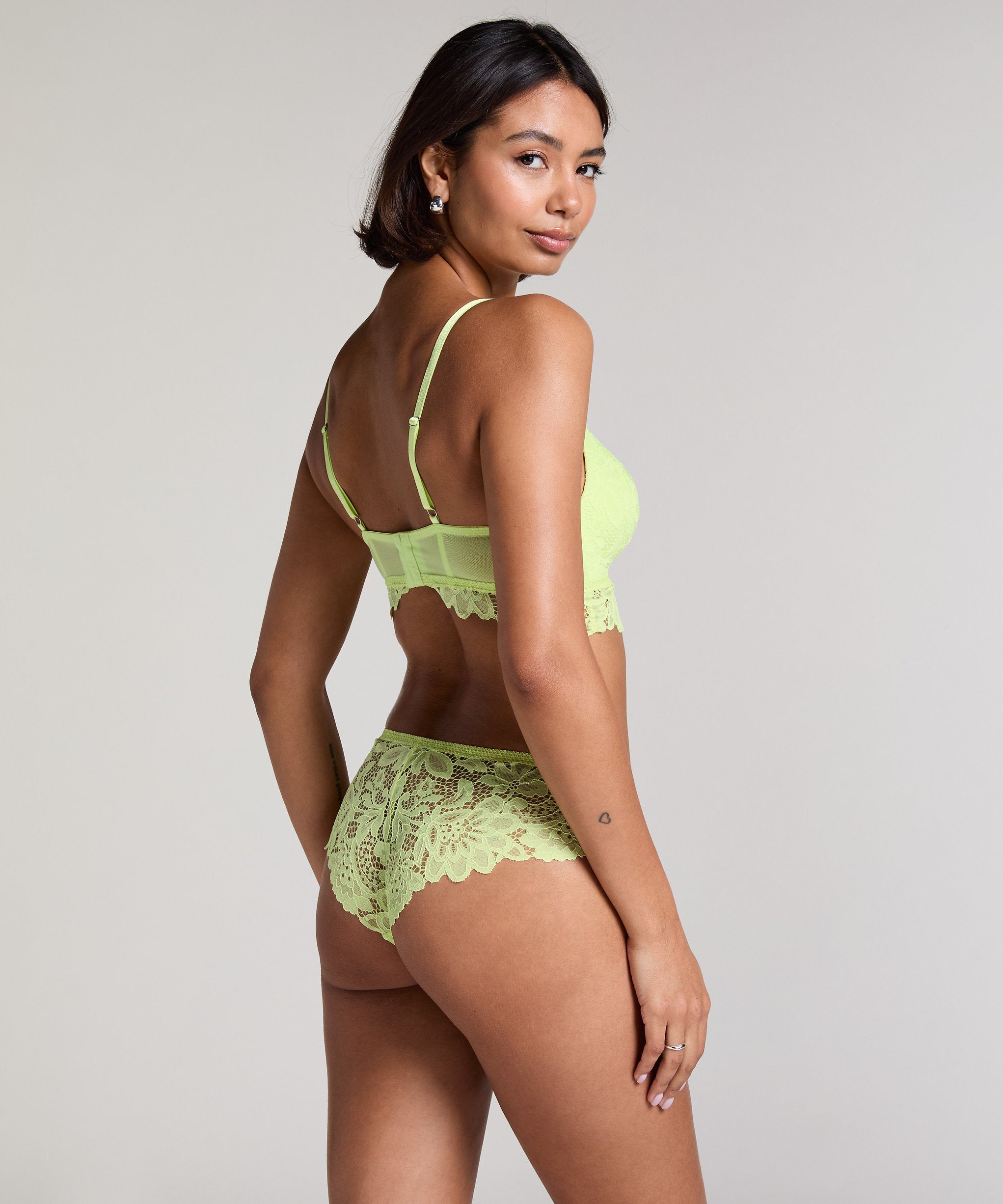 Hunkemoller_Shiloh Padded Longline Non-Underwired Bra in Different Cup Sizes_301387_Shadow Lime_05