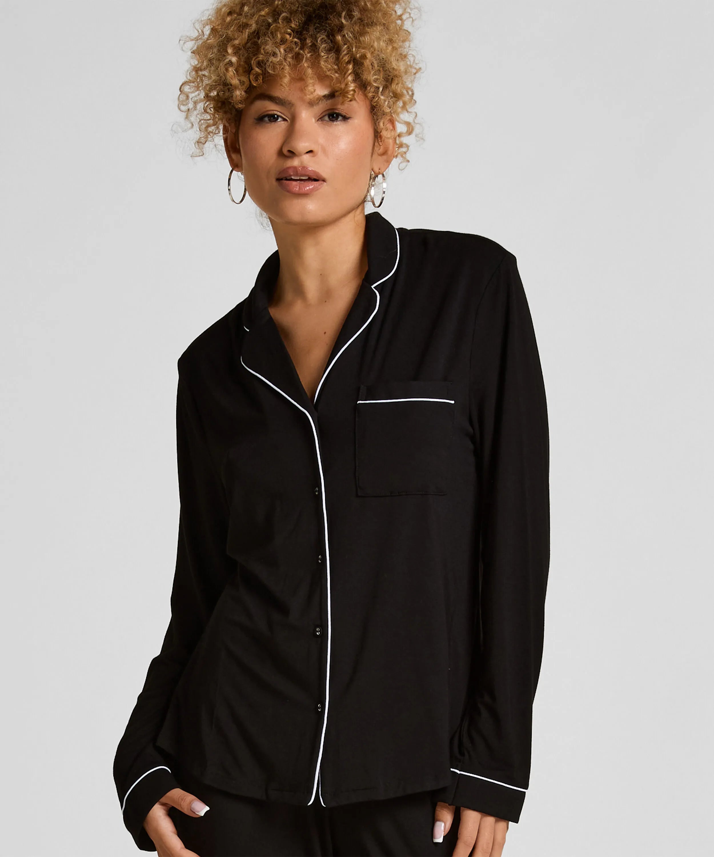 Hunkemoller_Black_Essential Jersey Long-Sleeved Jacket_301469_Black_01