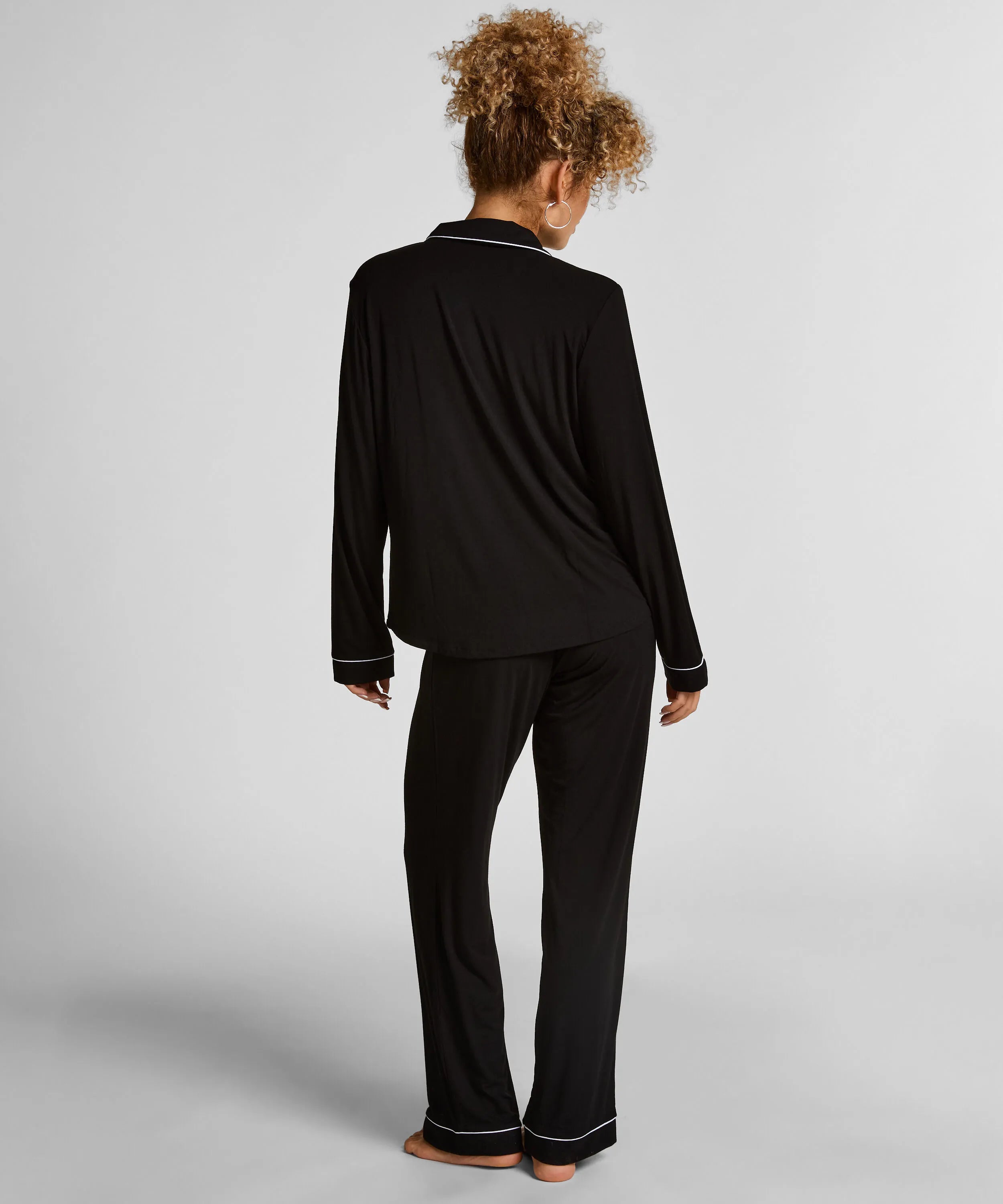 Hunkemoller_Black_Essential Jersey Long-Sleeved Jacket_301469_Black_04