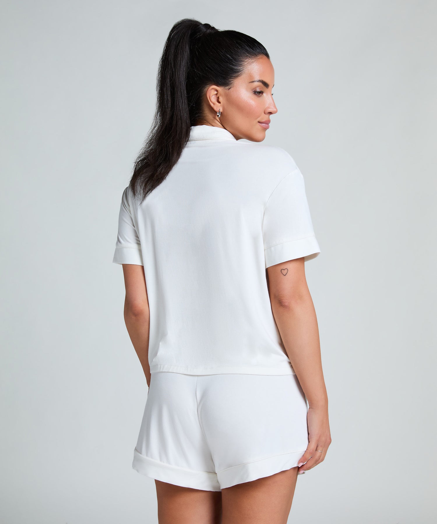 Hunkemoller_Whisper White_Essential Jersey Short-Sleeved Jacket_301505_Whisper White_04