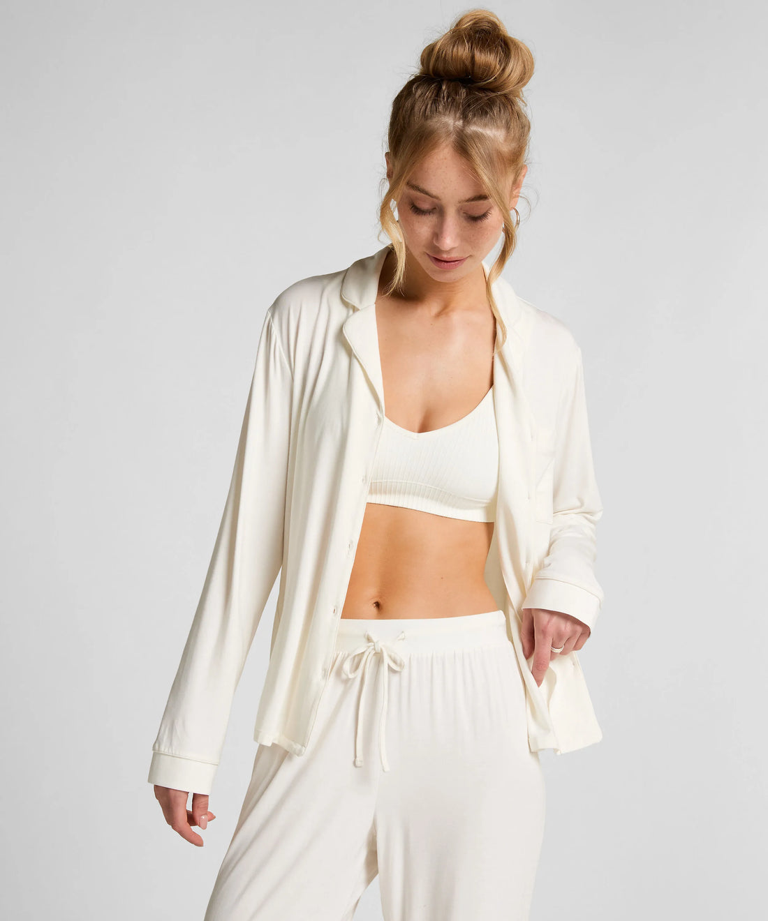 Hunkemoller_White_Essential Jersey Long-Sleeved Jacket_301526_Whisper White_01
