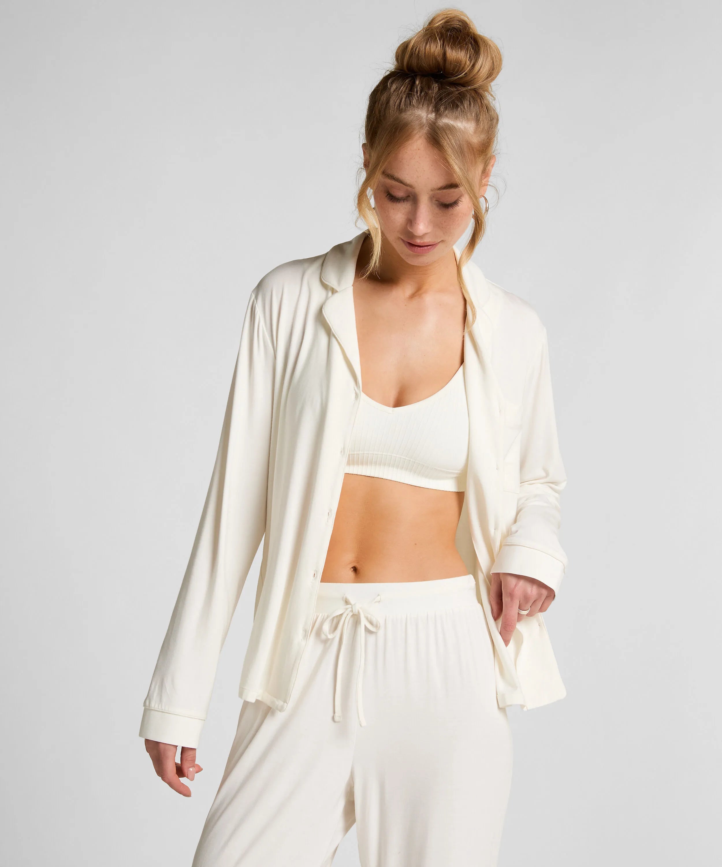 Hunkemoller_White_Essential Jersey Long-Sleeved Jacket_301526_Whisper White_01