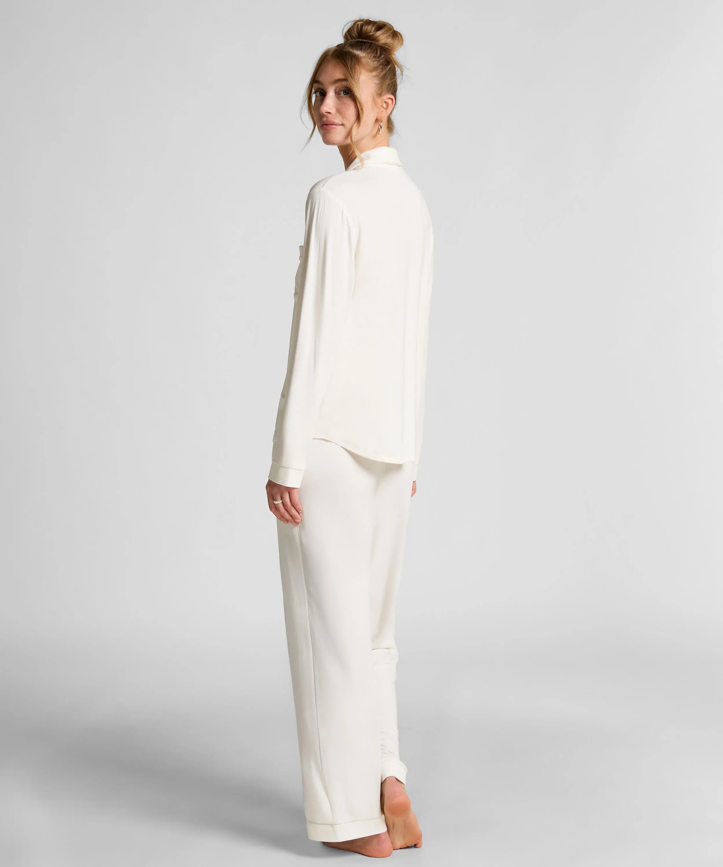 Hunkemoller_White_Essential Jersey Long-Sleeved Jacket_301526_Whisper White_04
