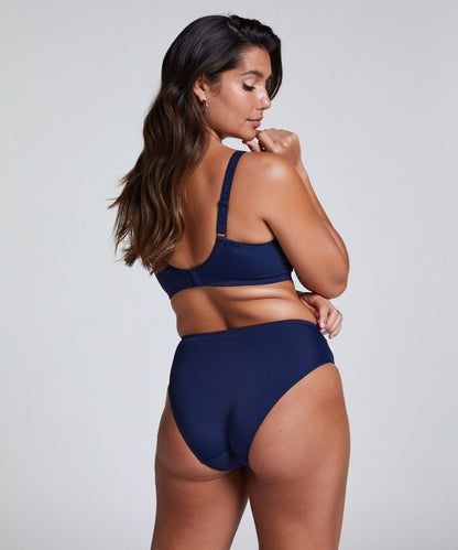 Hunkemoller_Peacoat_Diva Non-Padded Underwired Bra in Different Cup Sizes_301569_Peacoat_04