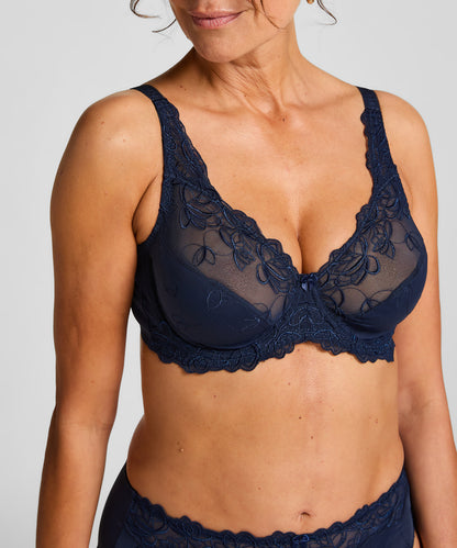 Hunkemoller_Peacoat_Diva Non-Padded Underwired Bra in Different Cup Sizes_301569_Peacoat_09