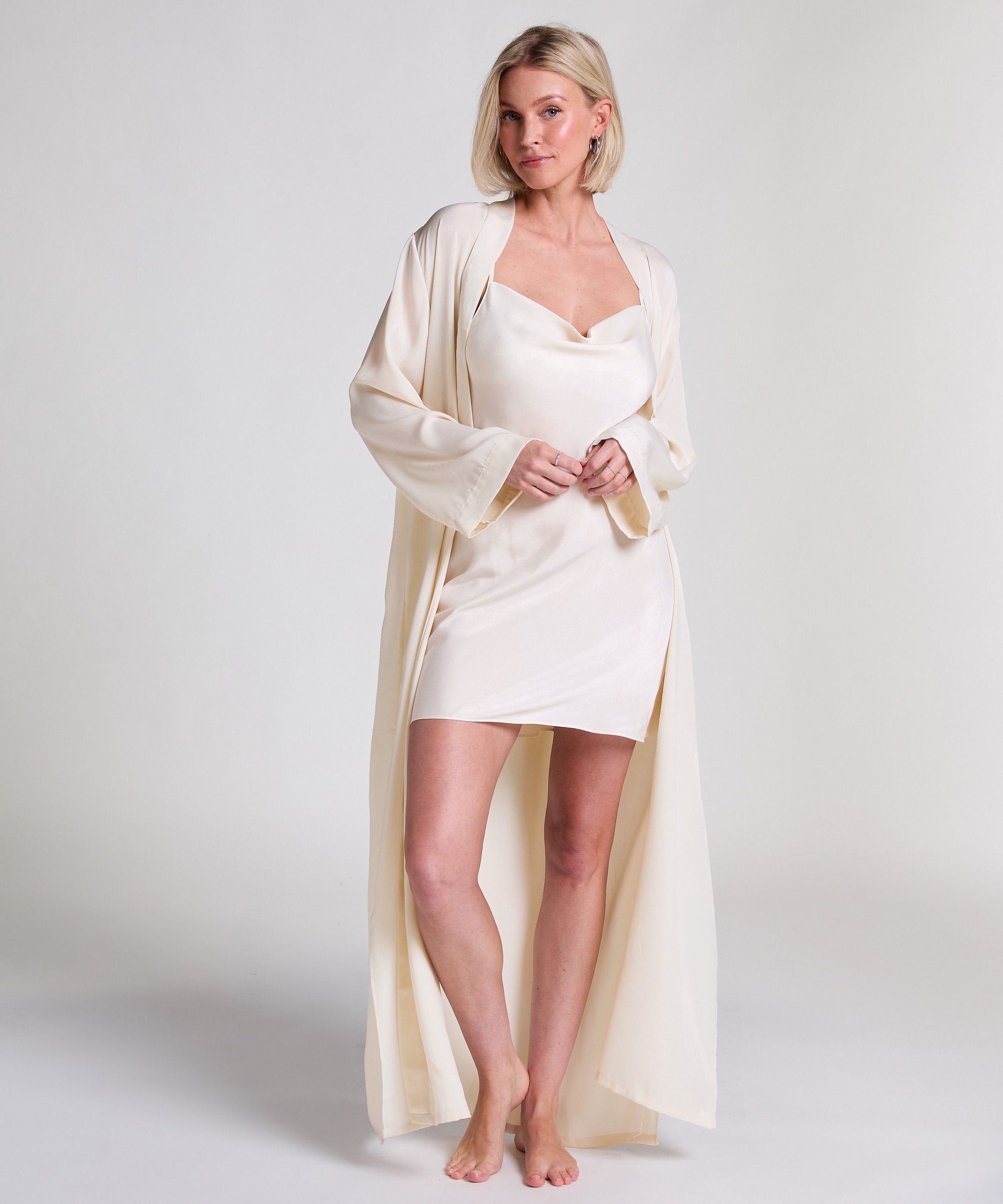 Hunkemoller_Satin Kimono_301636_Gardenia_03