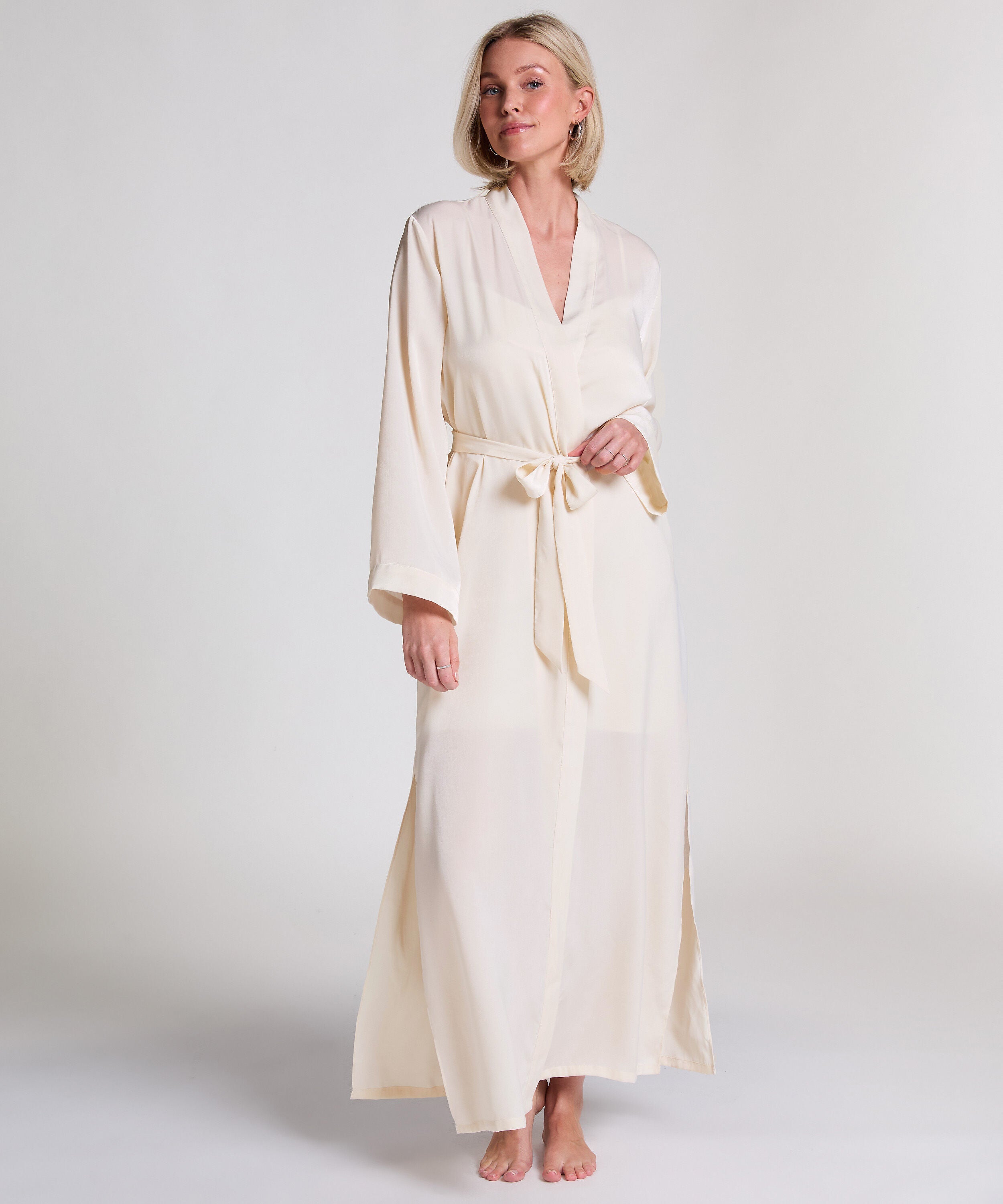 Hunkemoller_Satin Kimono_301636_Gardenia_08