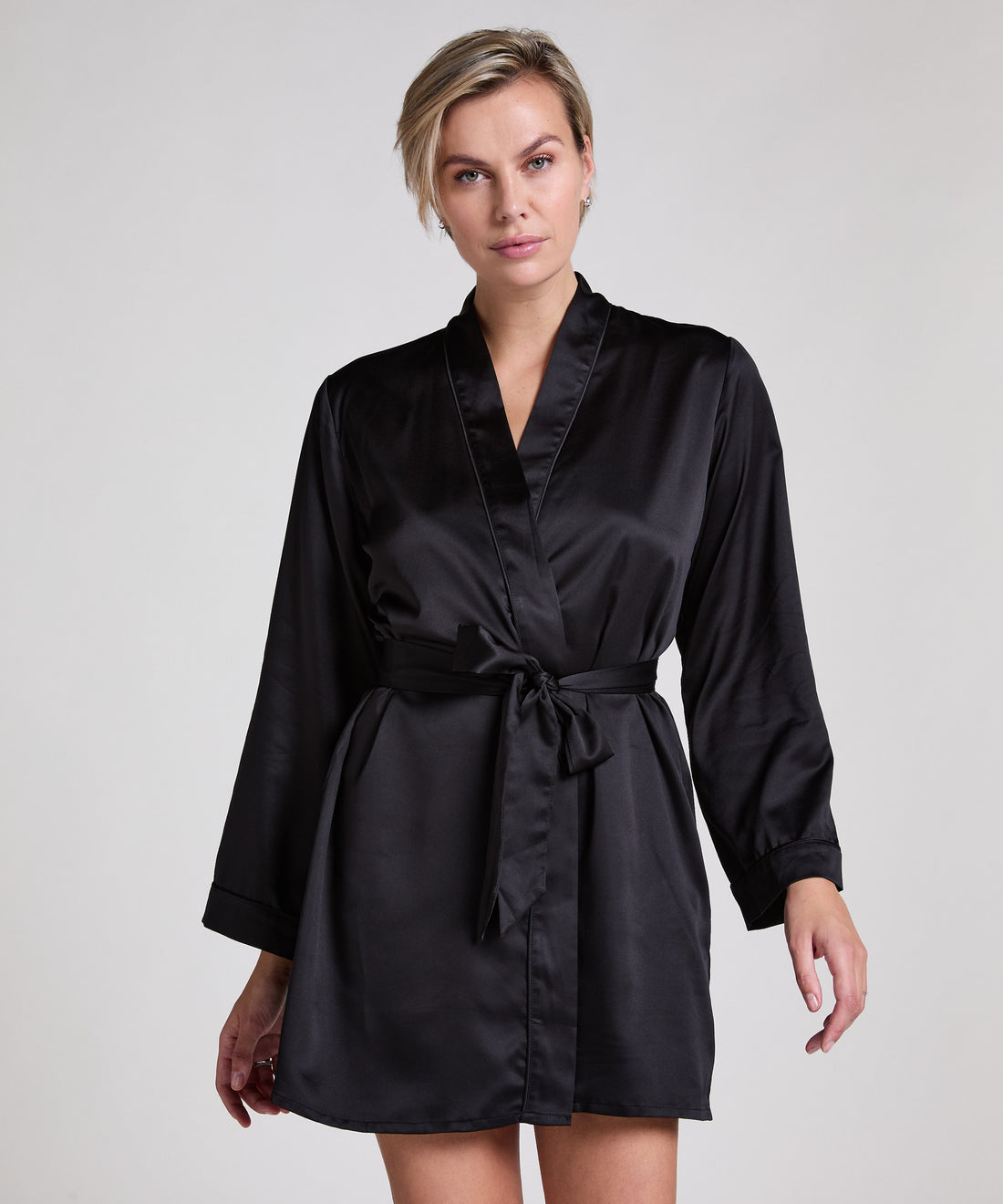 Hunkemoller_Black_Satin Kimono_301690_Black_01