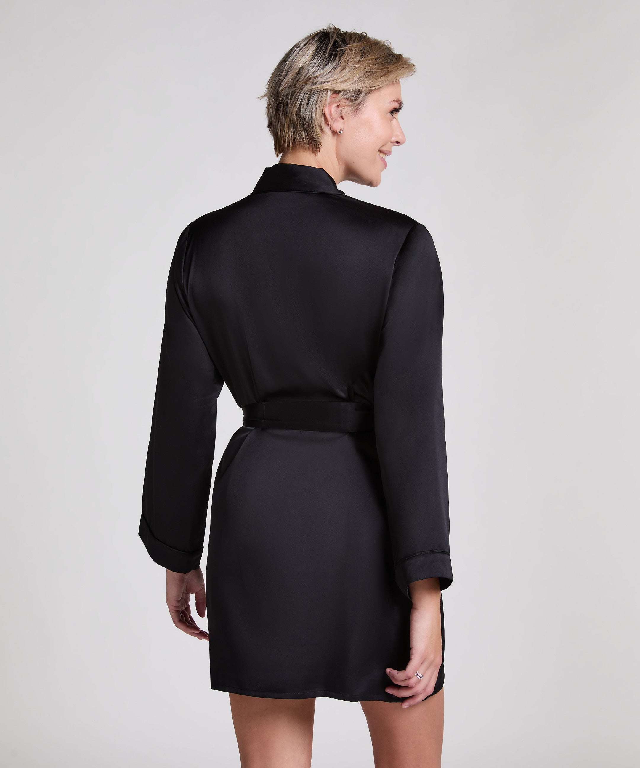 Hunkemoller_Black_Satin Kimono_301690_Black_04