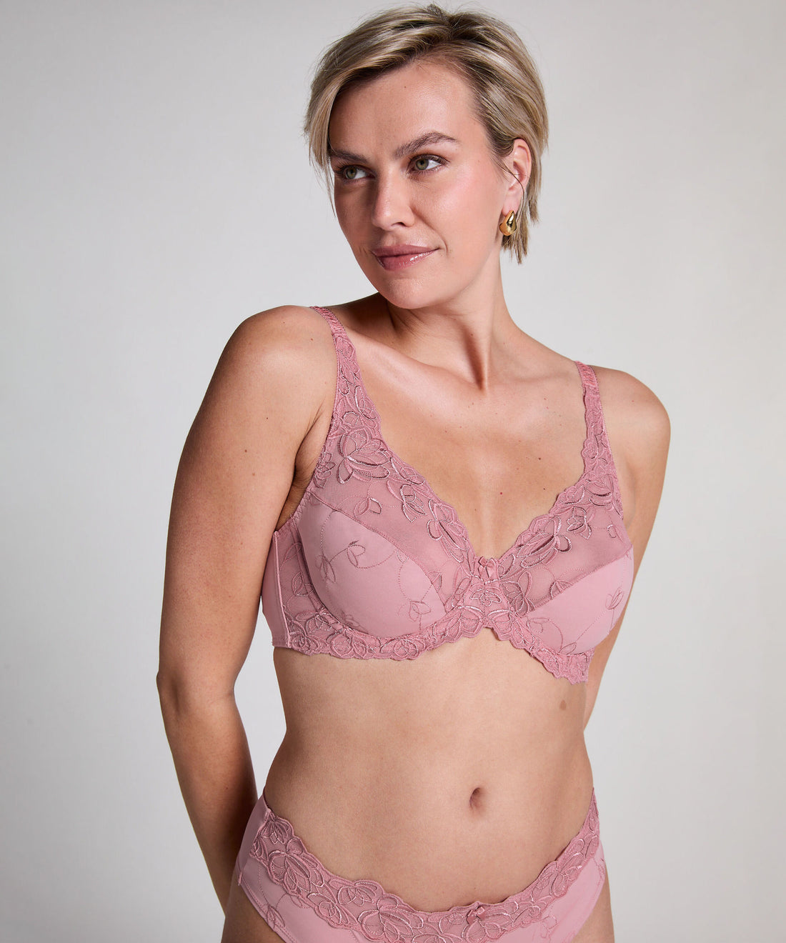 Hunkemoller_Lilas_Diva Non-Padded Underwired Bra in Different Cup Sizes_301837_Lilas_01