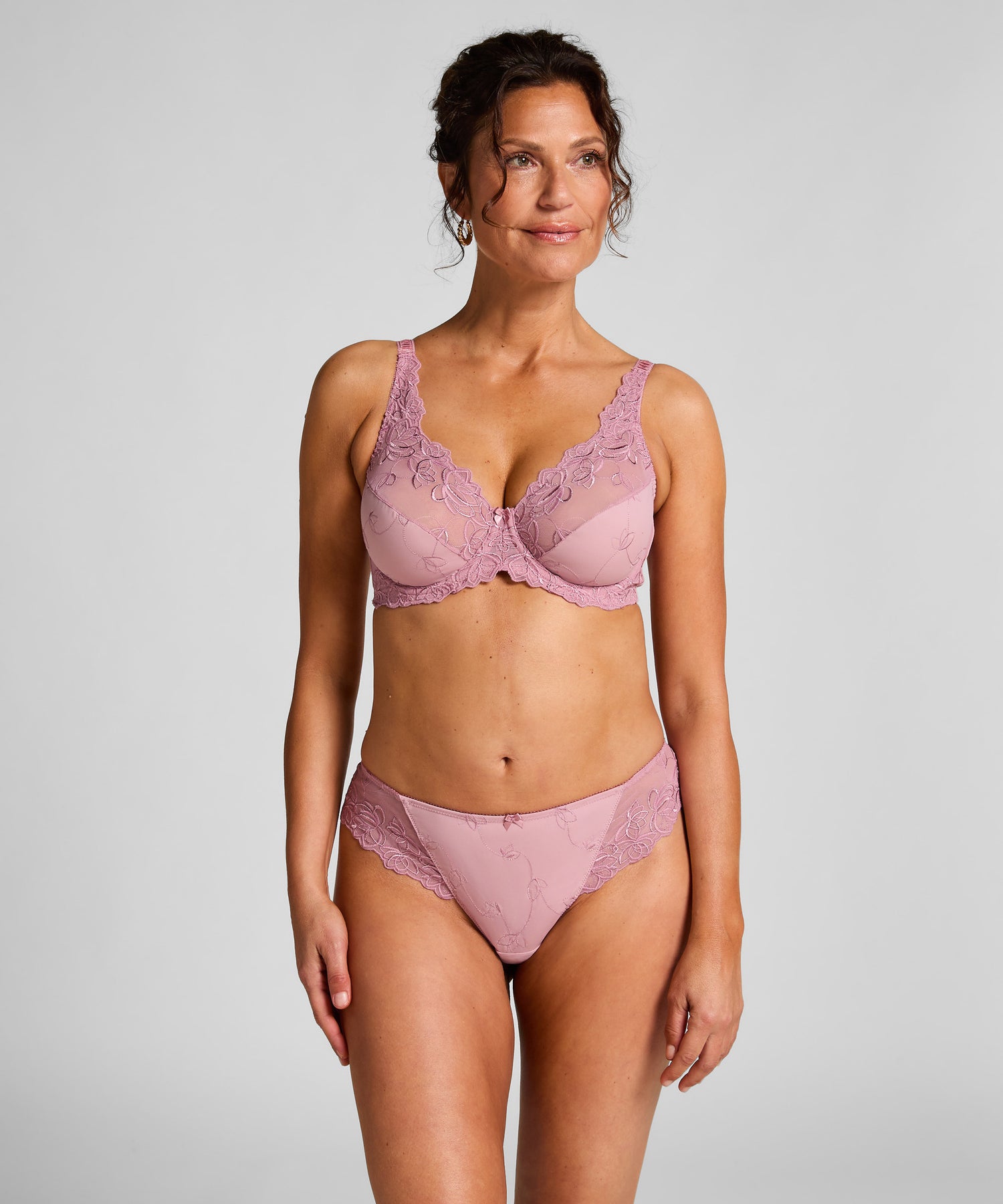 Hunkemoller_Lilas_Diva Non-Padded Underwired Bra in Different Cup Sizes_301837_Lilas_09