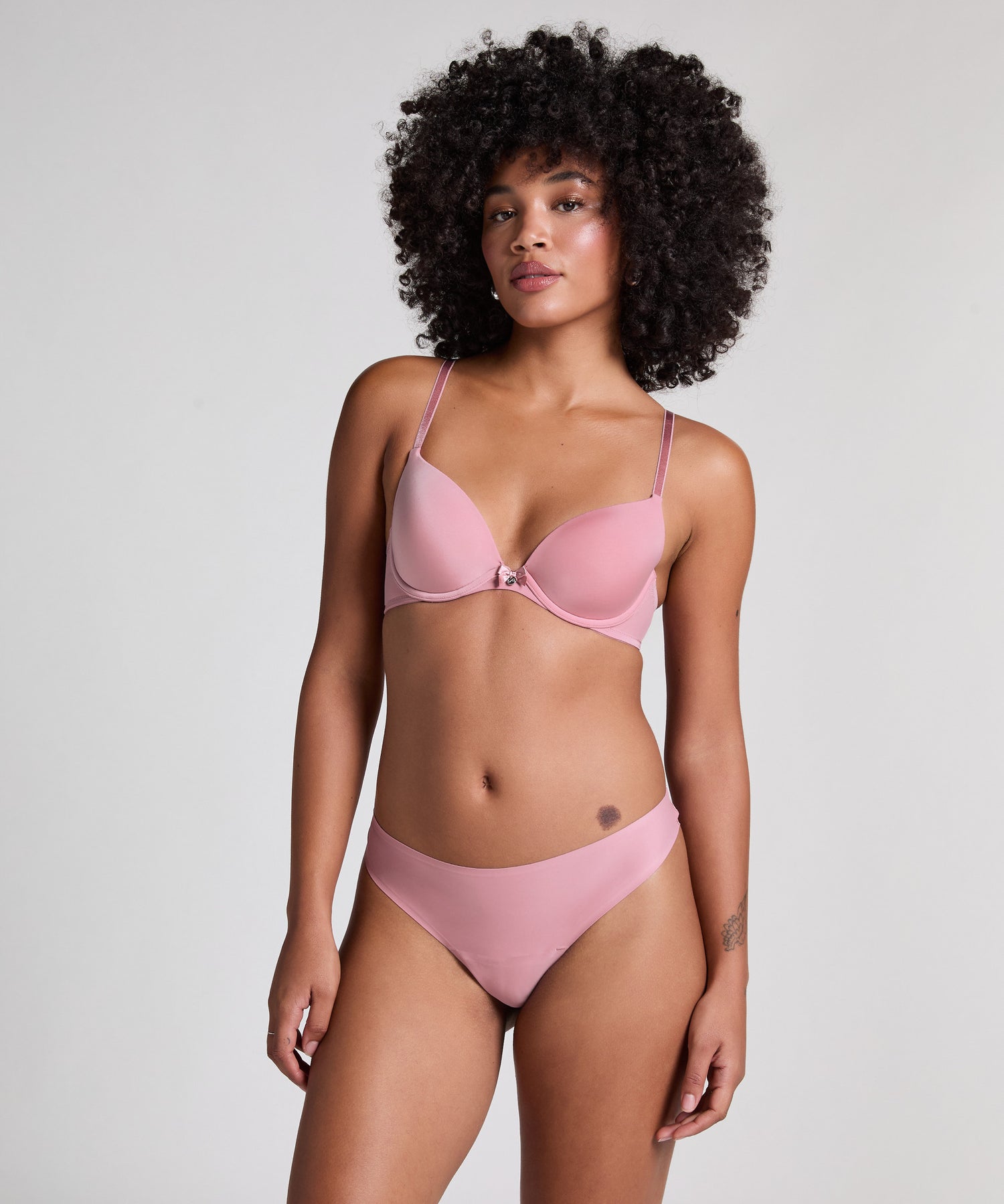 Hunkemoller_Lilas_Plunge Padded Underwired Bra in Different Cup Sizes_301850_Lilas_03