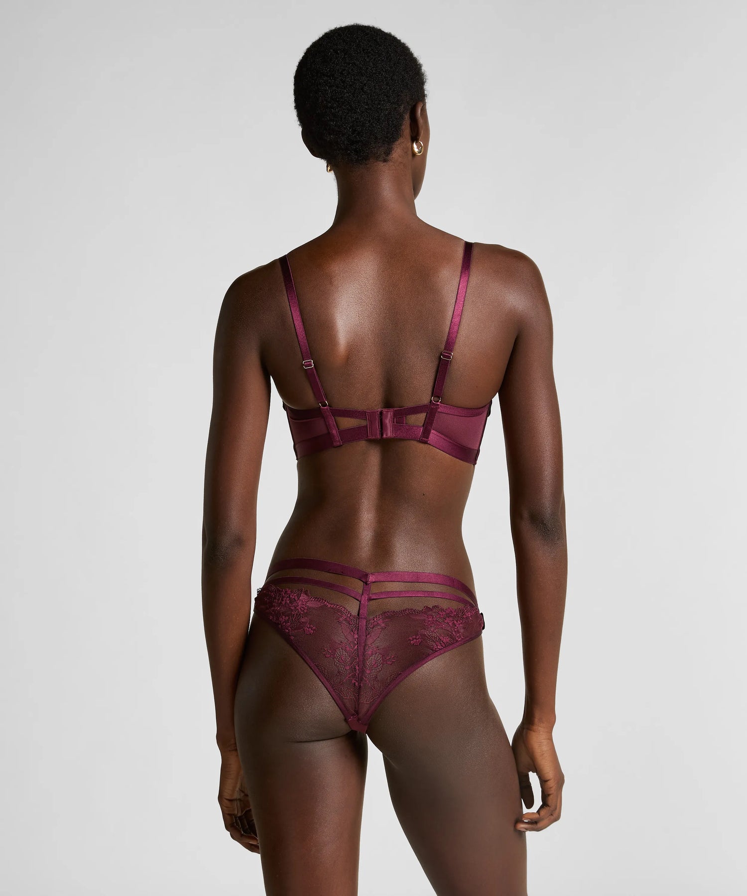 Hunkemoller_Red_Avela Highleg Brazilian_302378_Zinfandel_03
