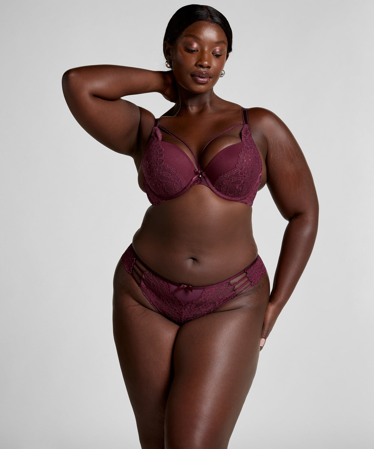 Hunkemoller_Zinfandel_Isadora Padded Underwired Push-Up Bra in Different Cup Sizes_302409_Zinfandel_05
