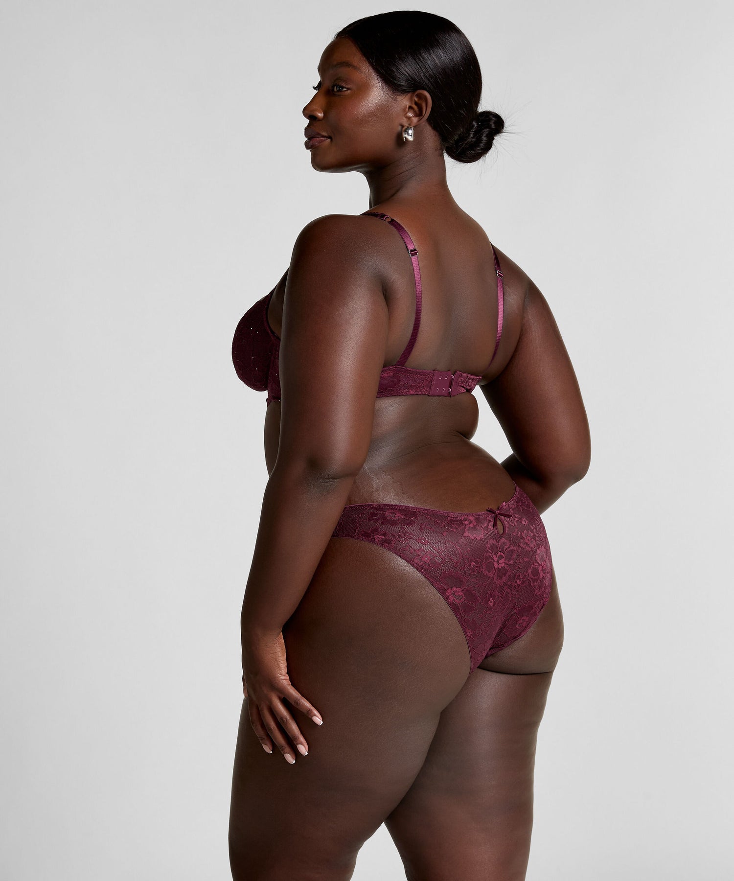 Hunkemoller_Zinfandel_Isadora Brazilian_302411_Zinfandel_02