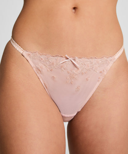 Hunkemoller_Rose Smoke_Chloe Highleg String_302422_Rose Smoke_02