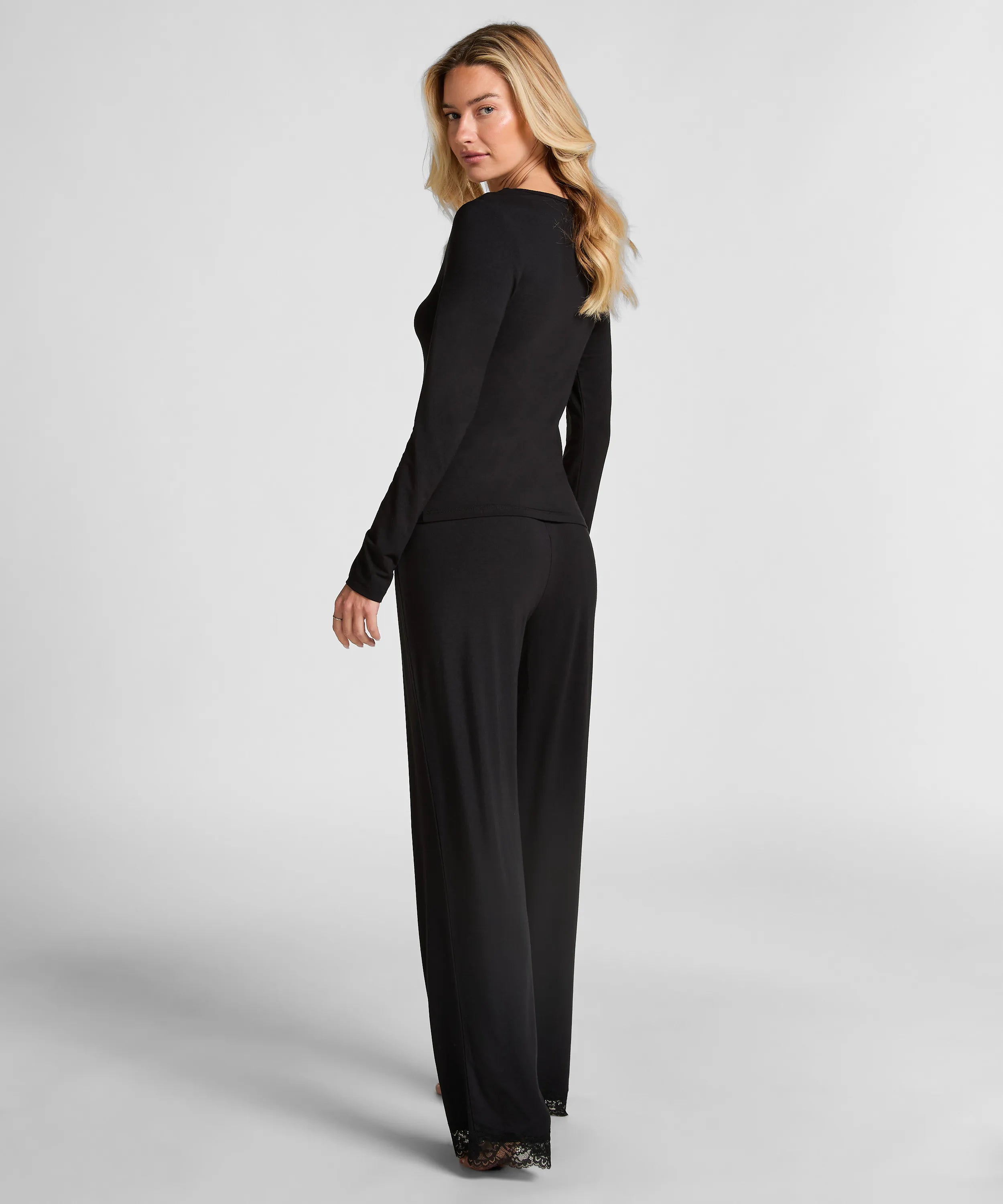 Hunkemoller_Black_Pyjama Set_302674_Black_04