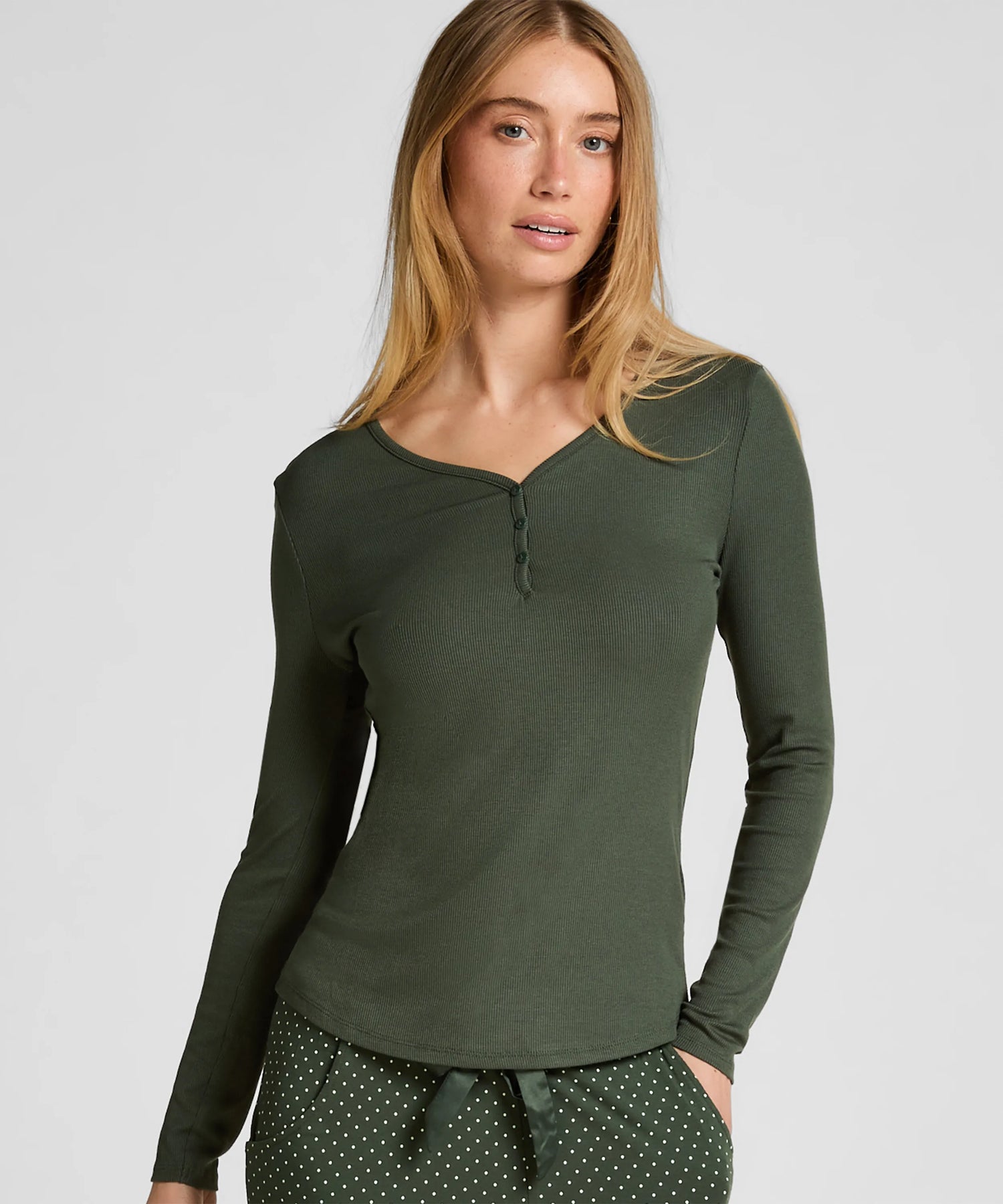 Hunkemoller_Green_Longsleeved Pyjama Top Henley_302714_HKM Green_01