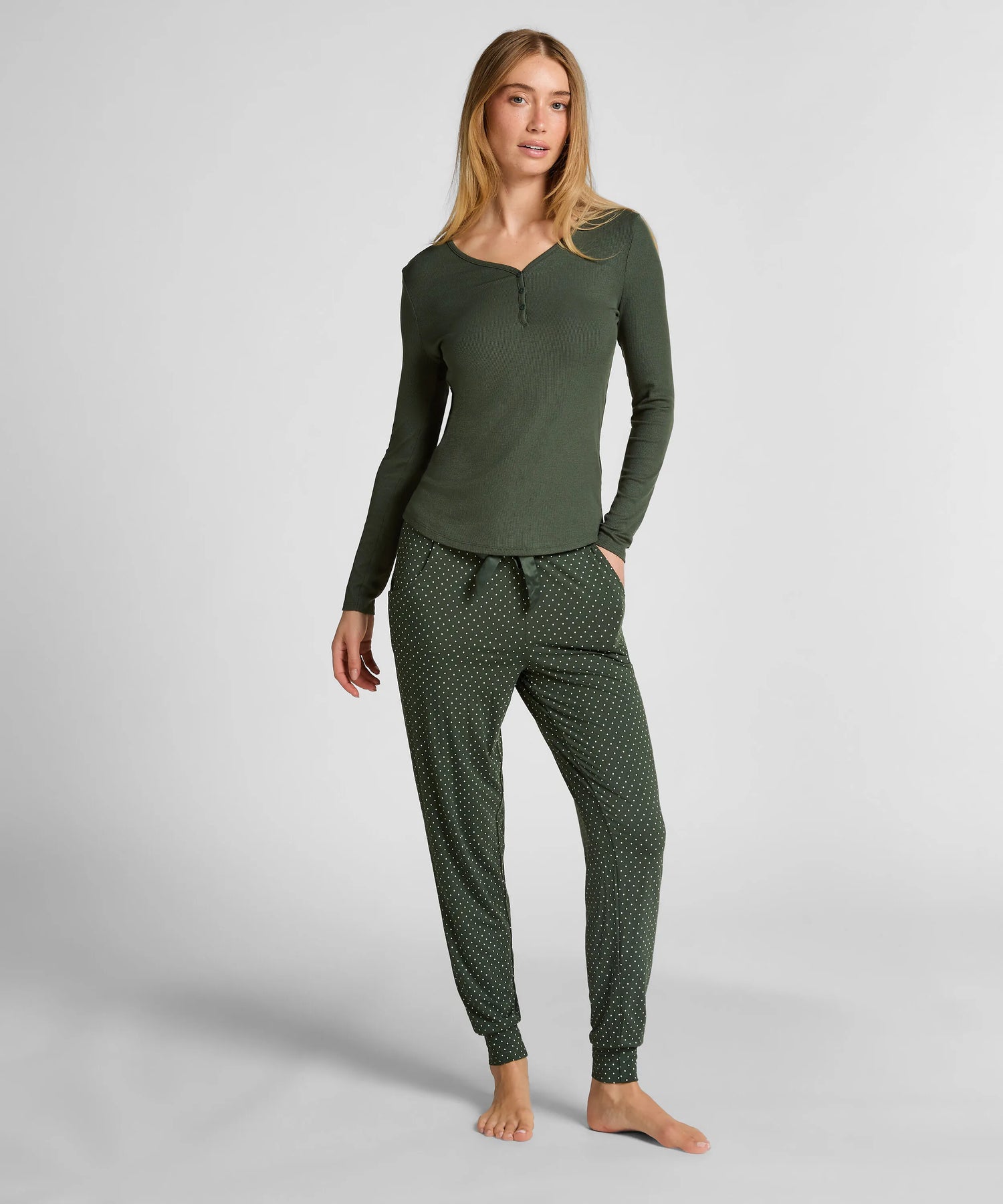 Hunkemoller_Green_Longsleeved Pyjama Top Henley_302714_HKM Green_03